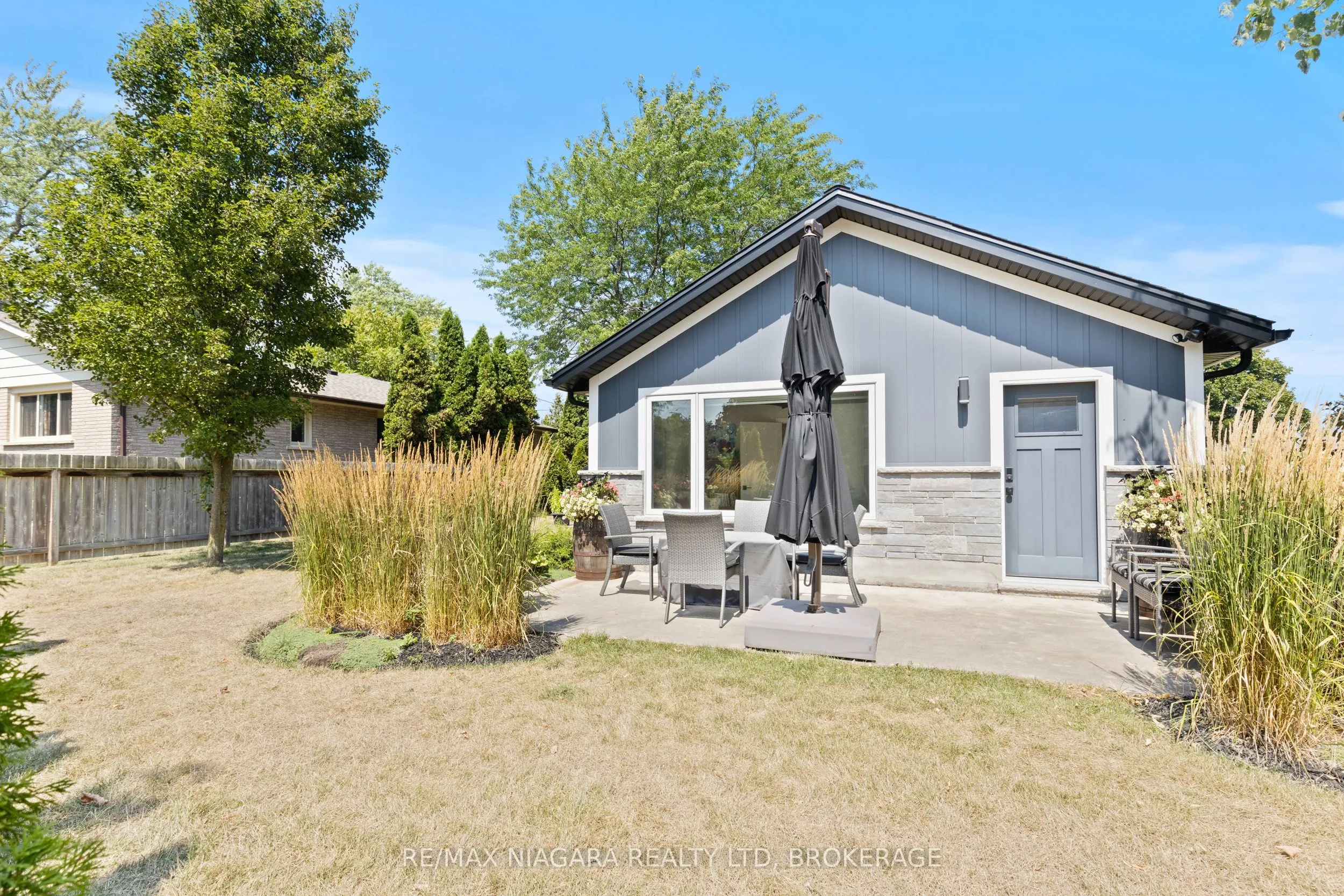 3886 GLENVIEW Drive