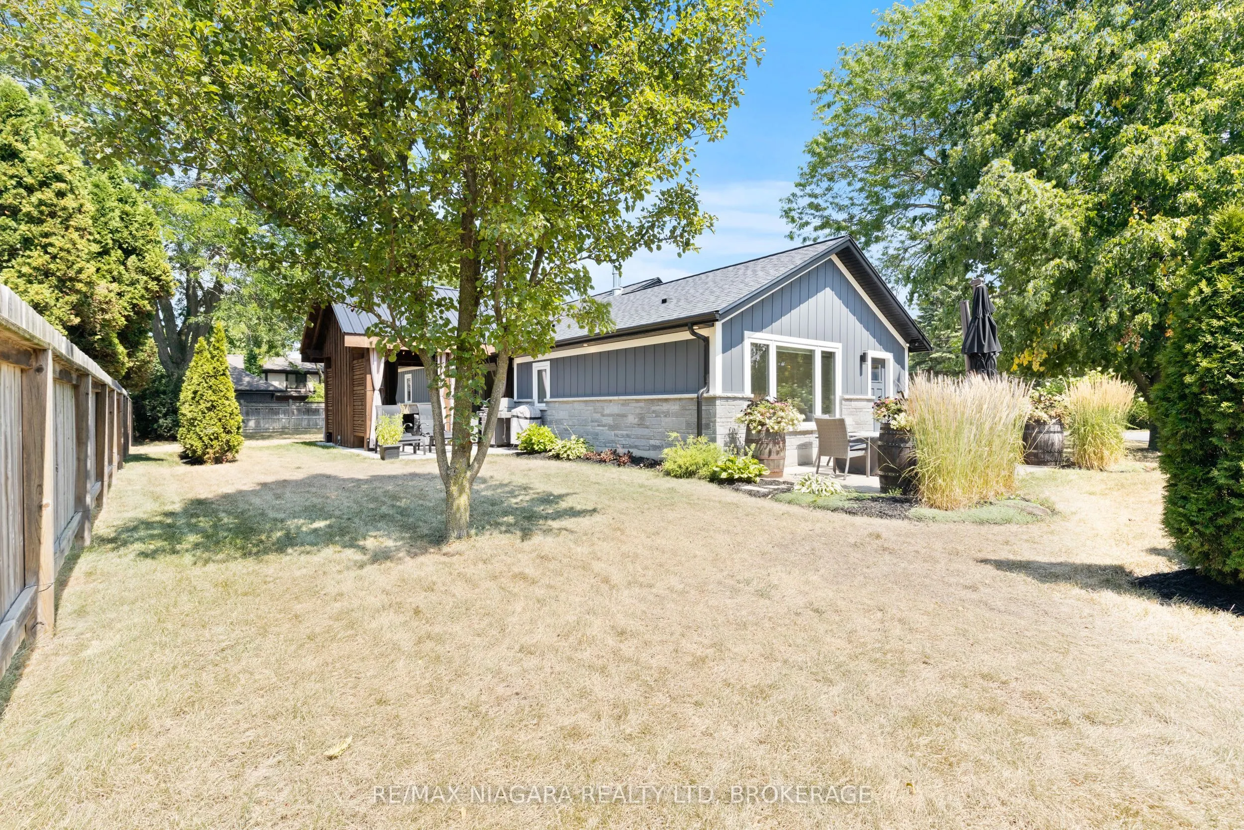 3886 GLENVIEW Drive