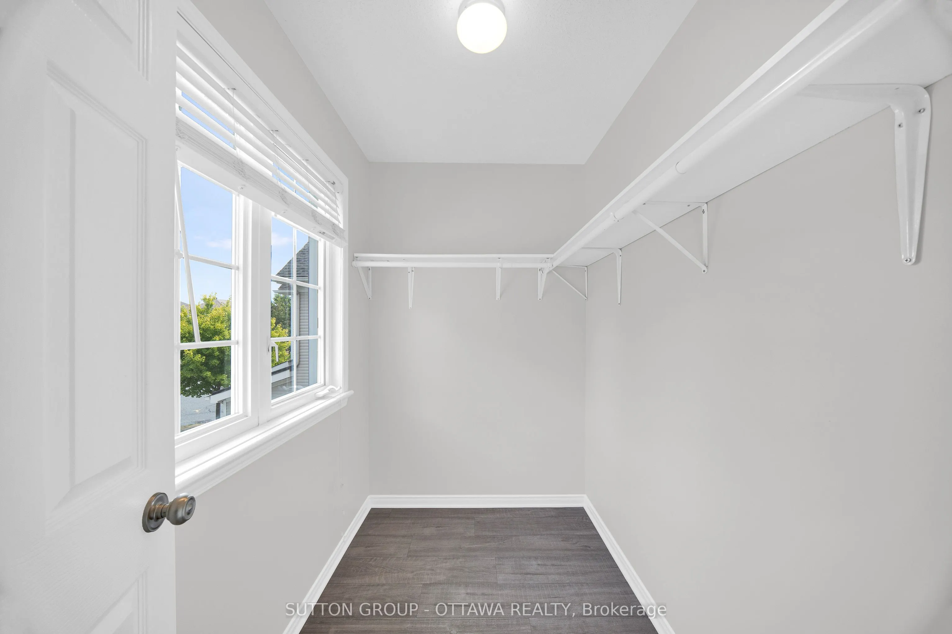554 Ashbourne Crescent