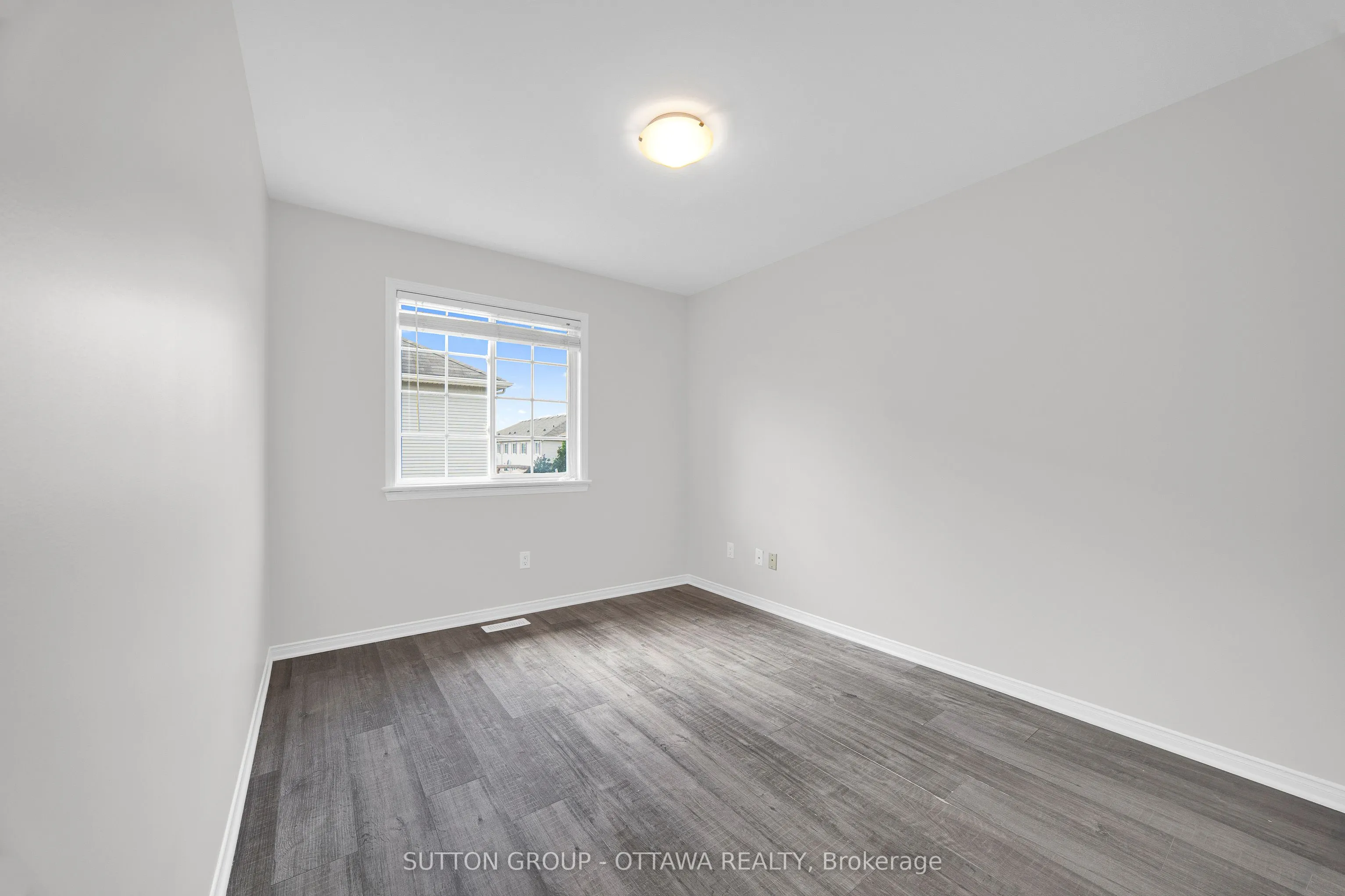 554 Ashbourne Crescent
