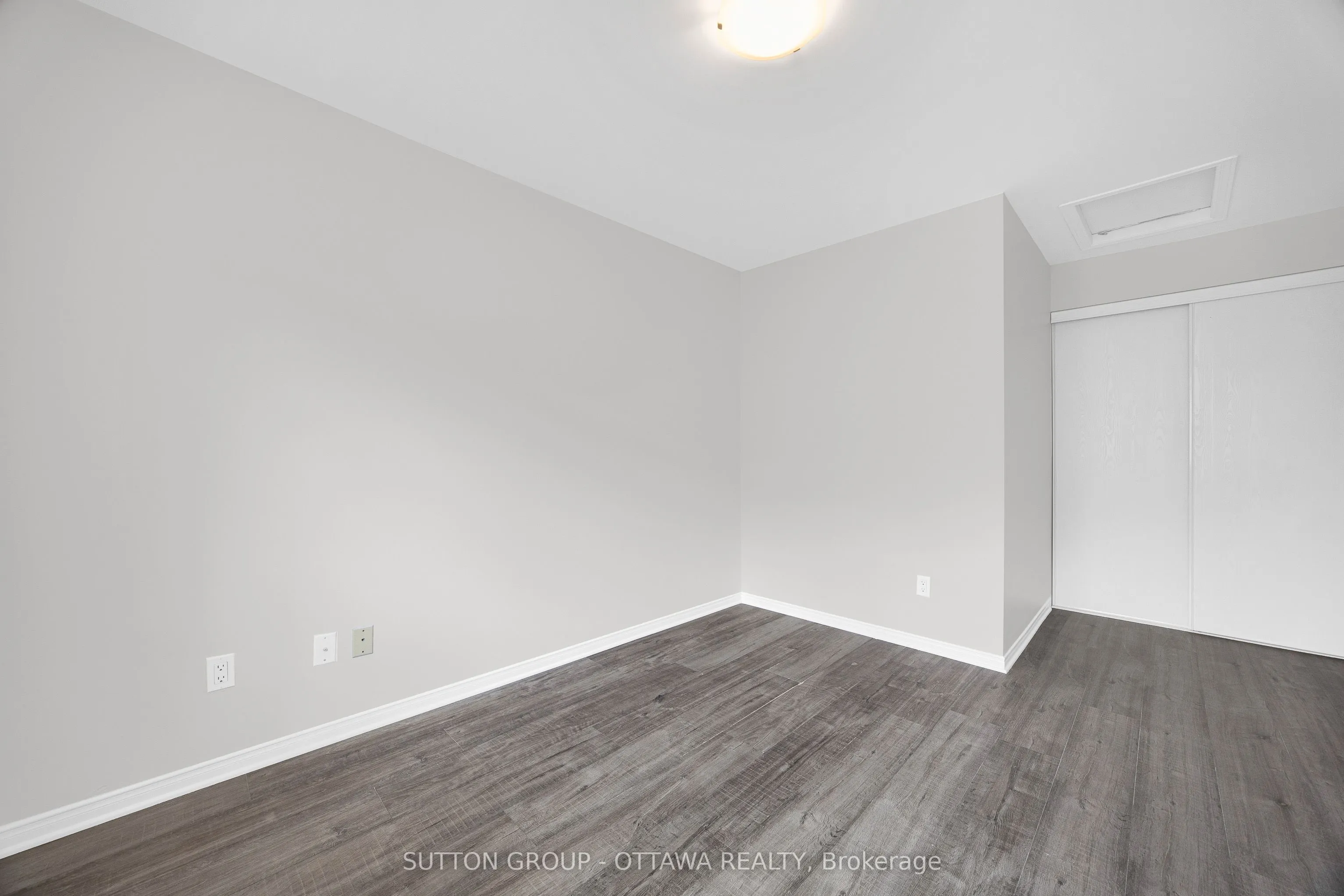 554 Ashbourne Crescent