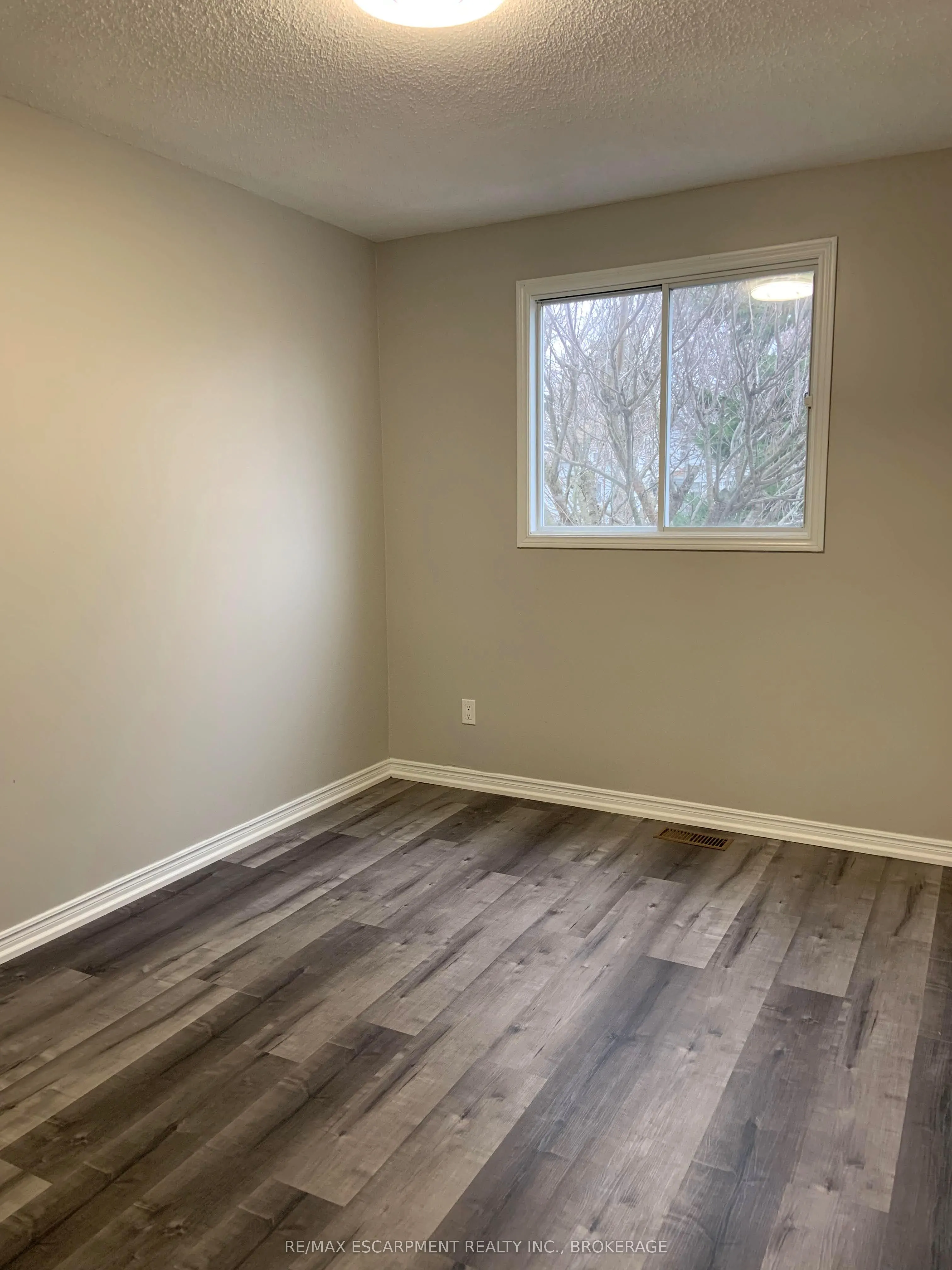87 CHAPEL HILL Crescent, #Main