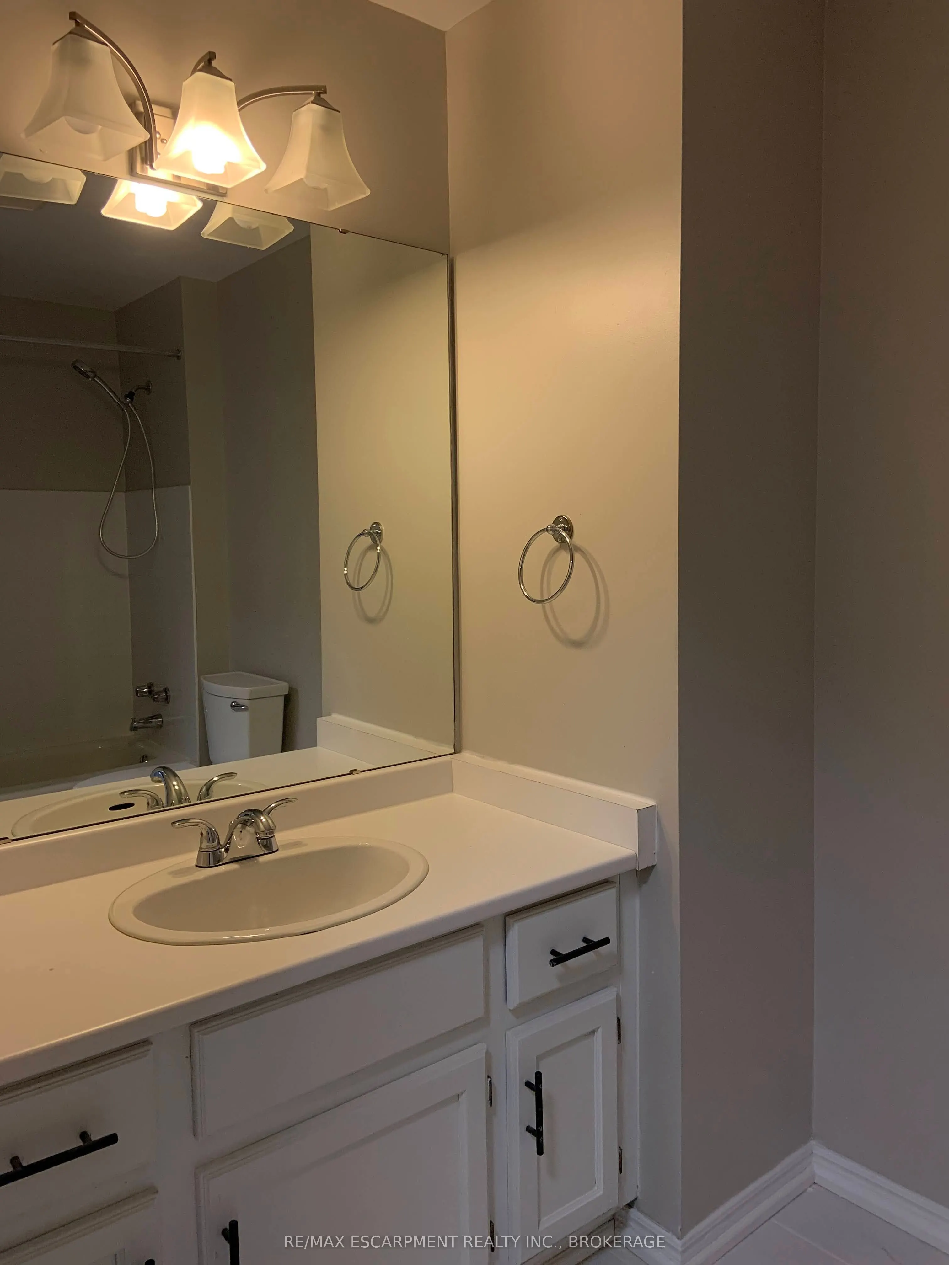87 CHAPEL HILL Crescent, #Main