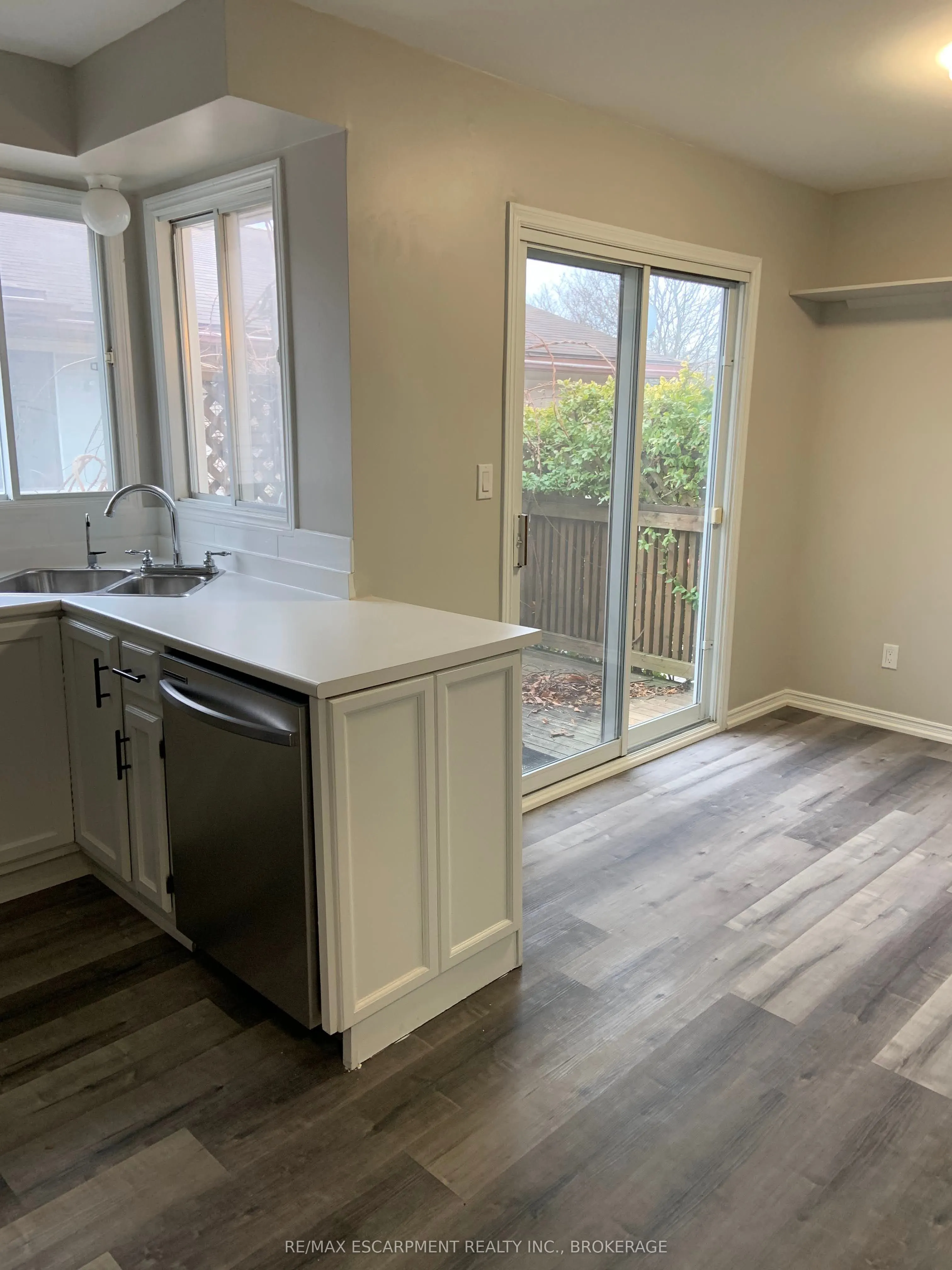 87 CHAPEL HILL Crescent, #Main
