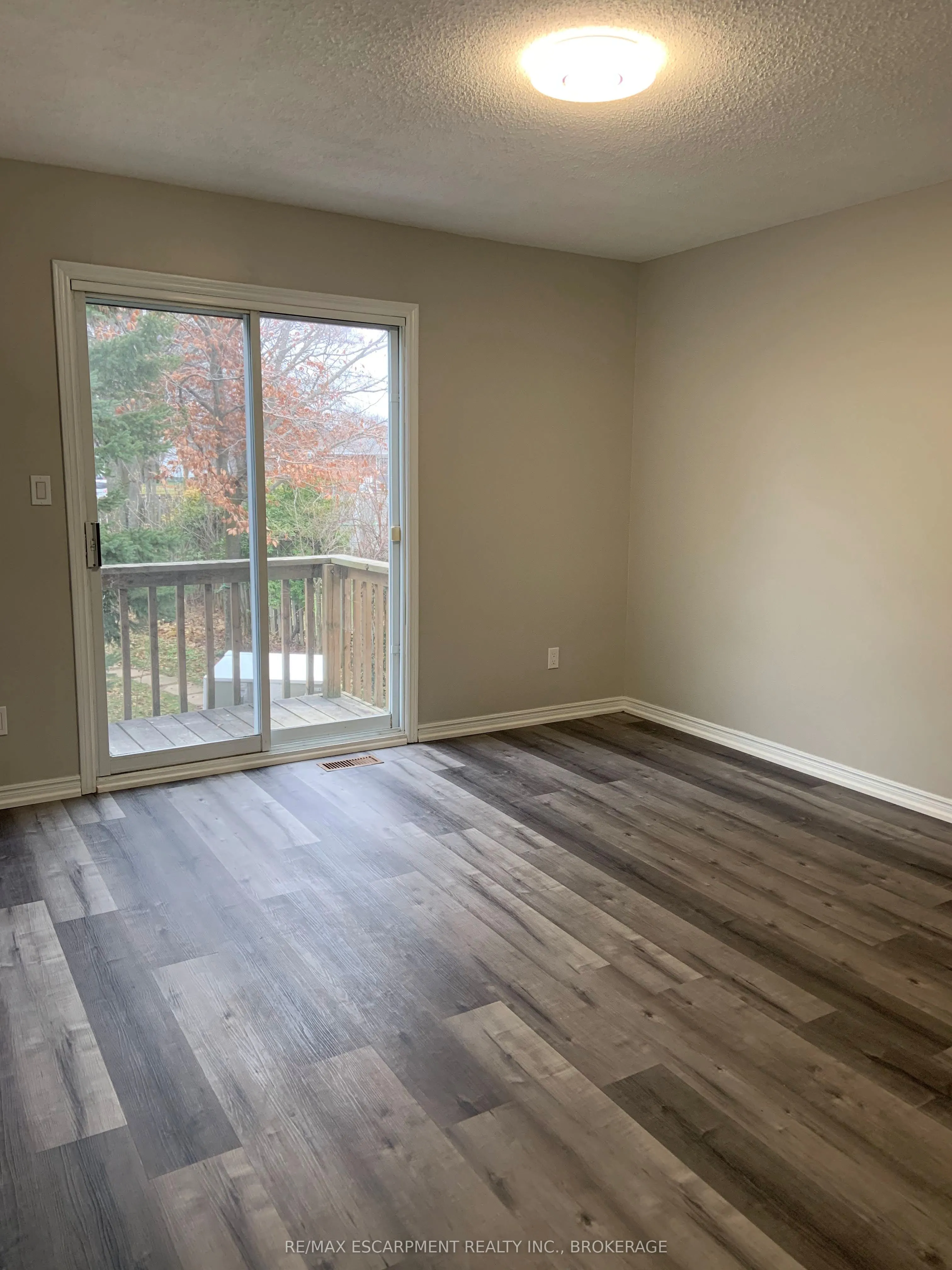 87 CHAPEL HILL Crescent, #Main