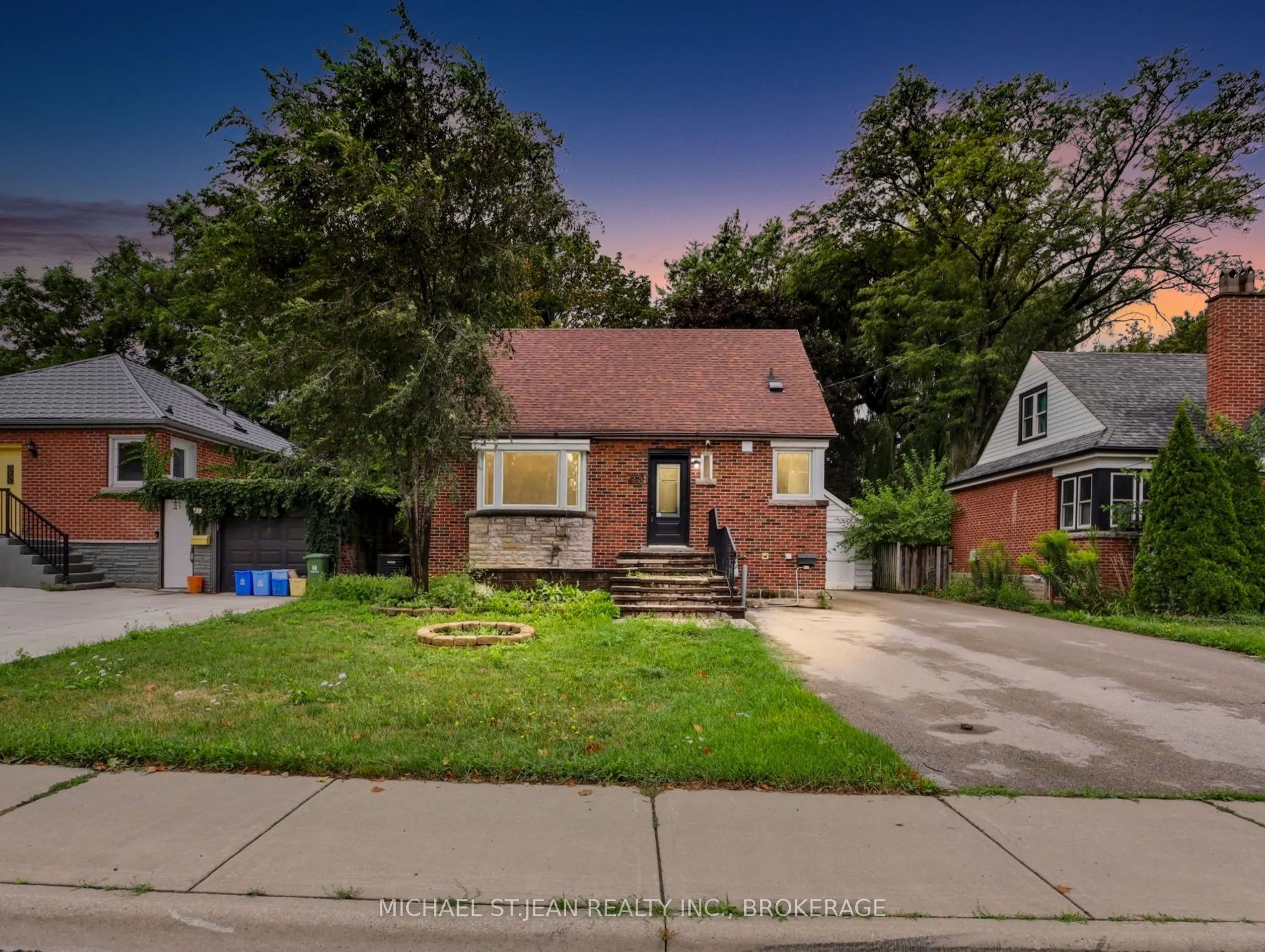 880 Garth Street