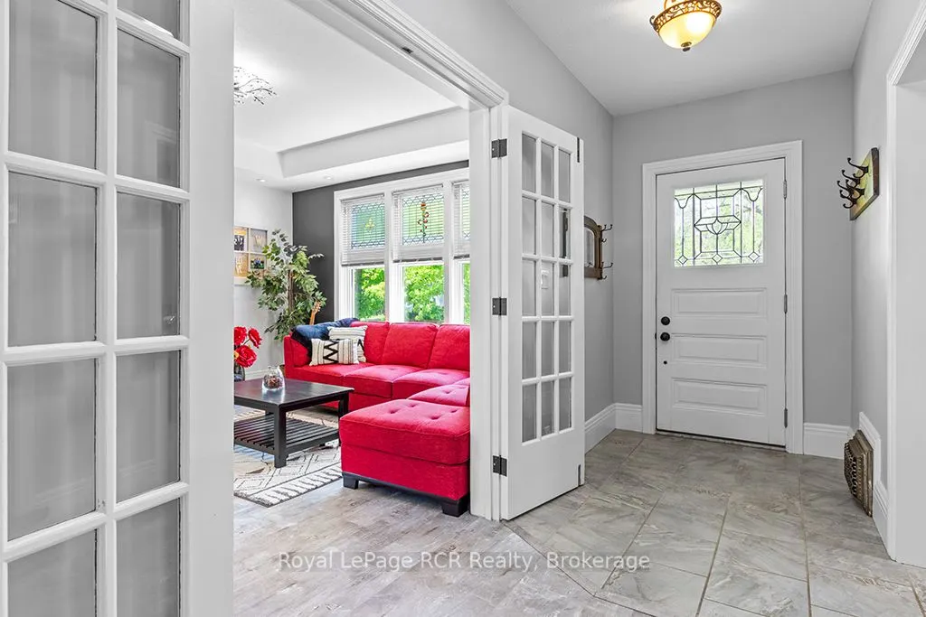 136 Queen Street W