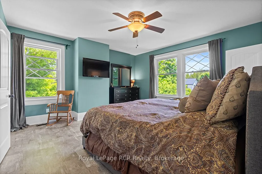 136 Queen Street W