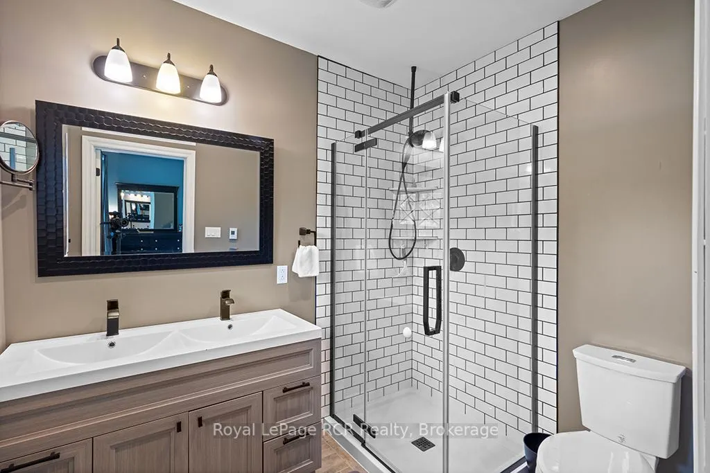 136 Queen Street W