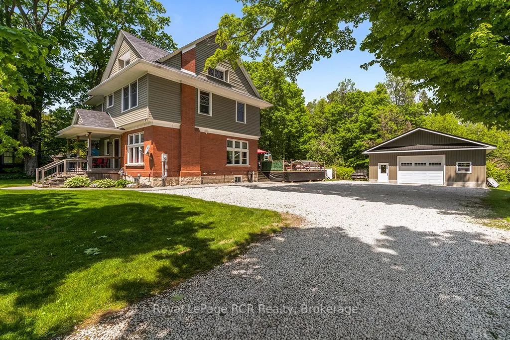 136 Queen Street W
