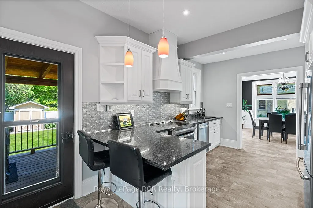 136 Queen Street W