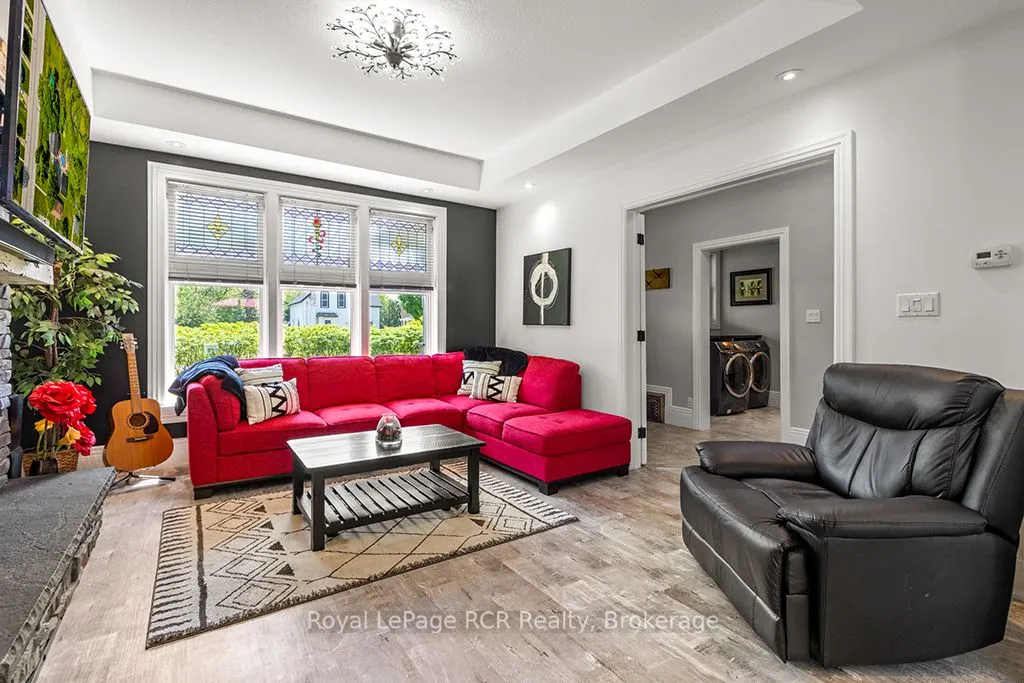 136 Queen Street W