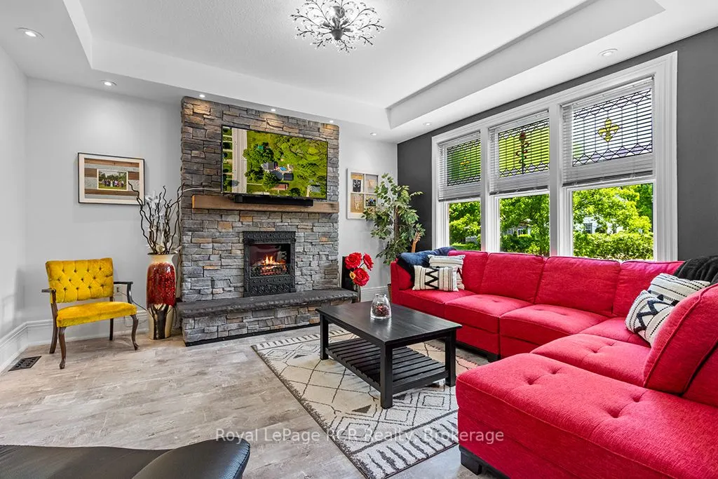 136 Queen Street W