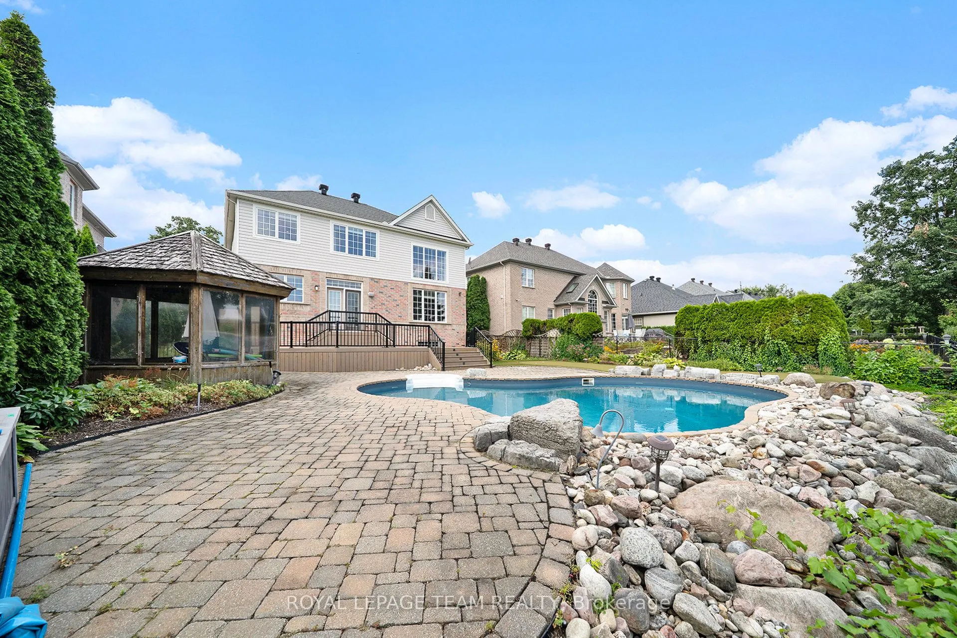 9 Fencerow Way