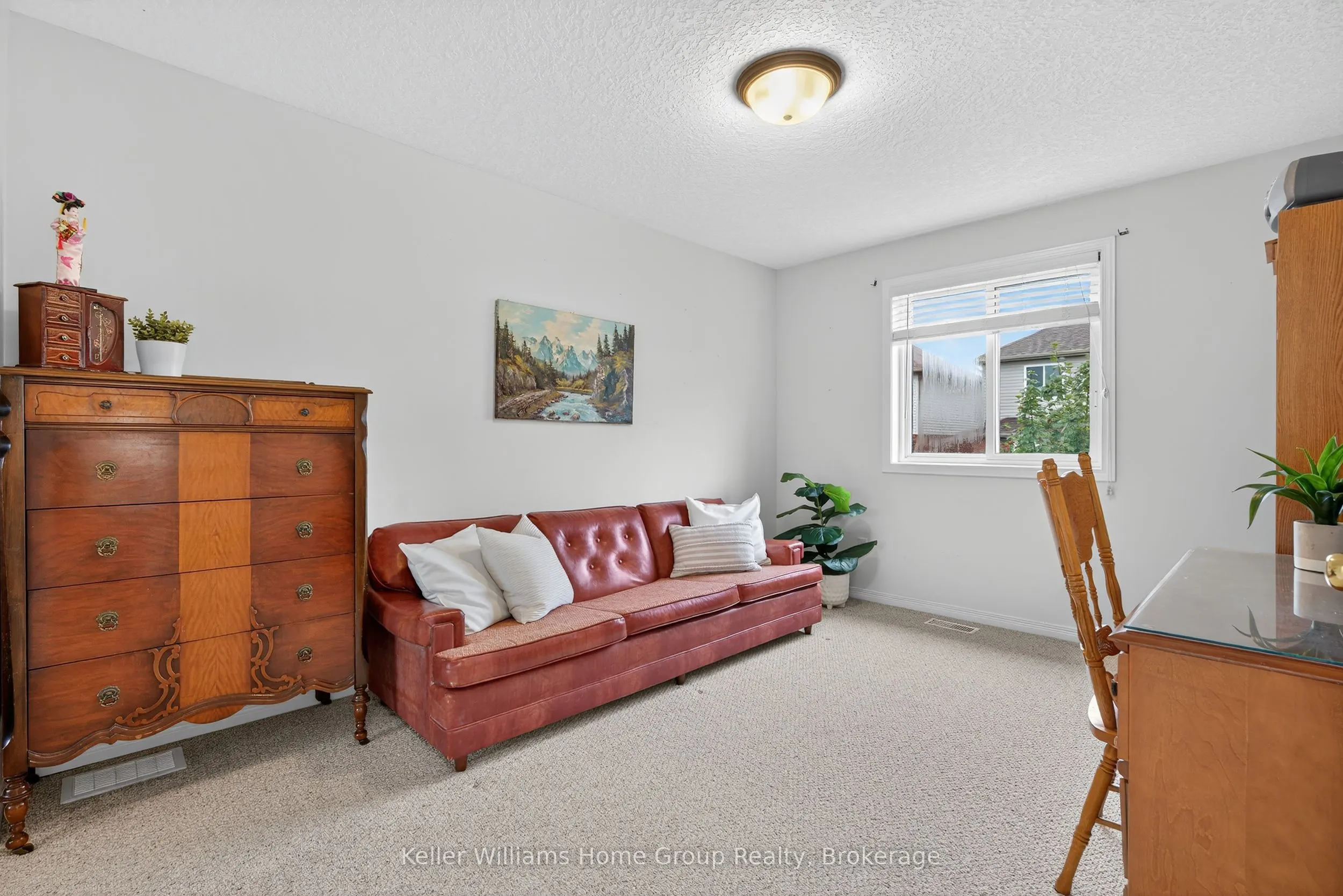 90 Udvari Crescent