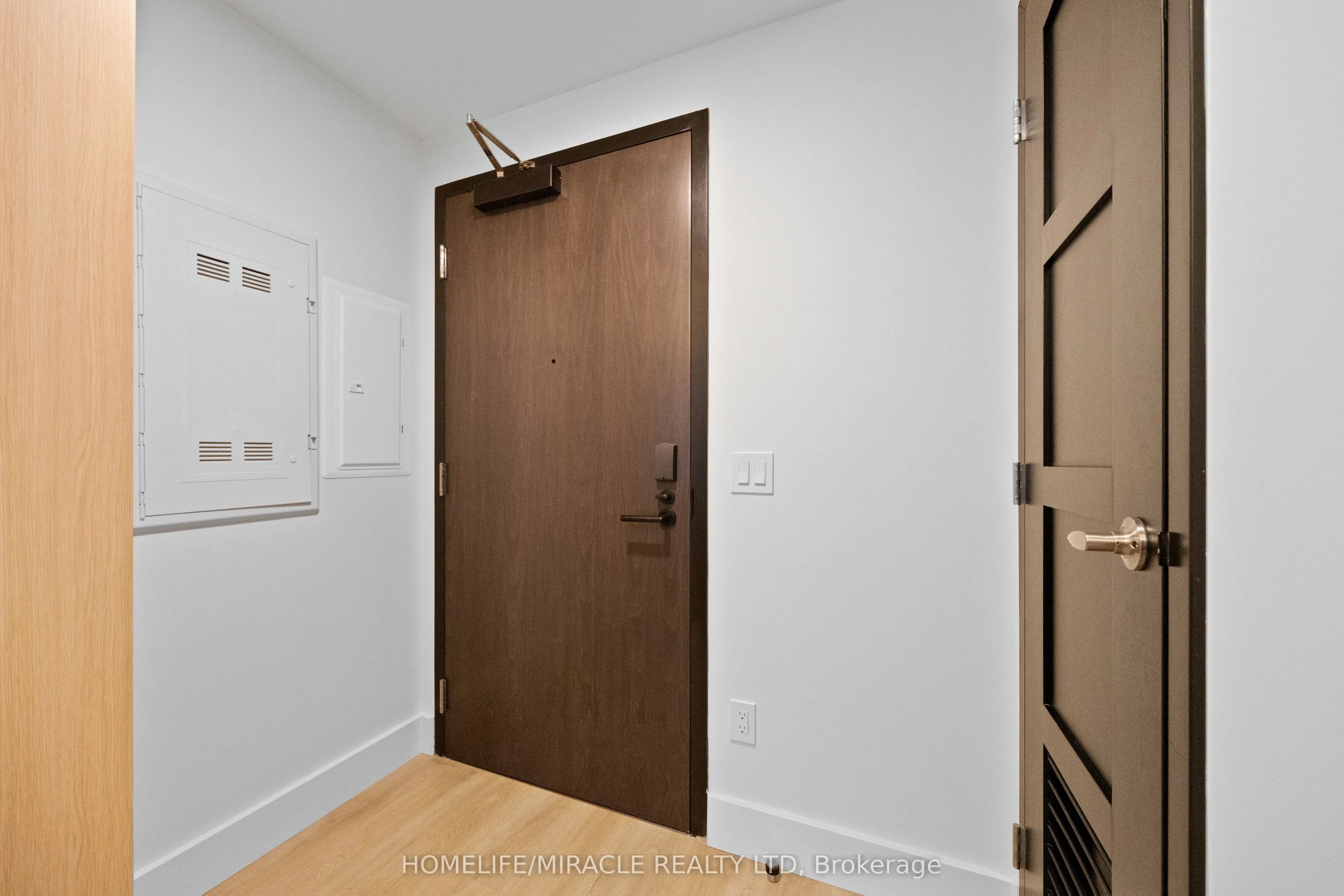145 Columbia Street W, #1711