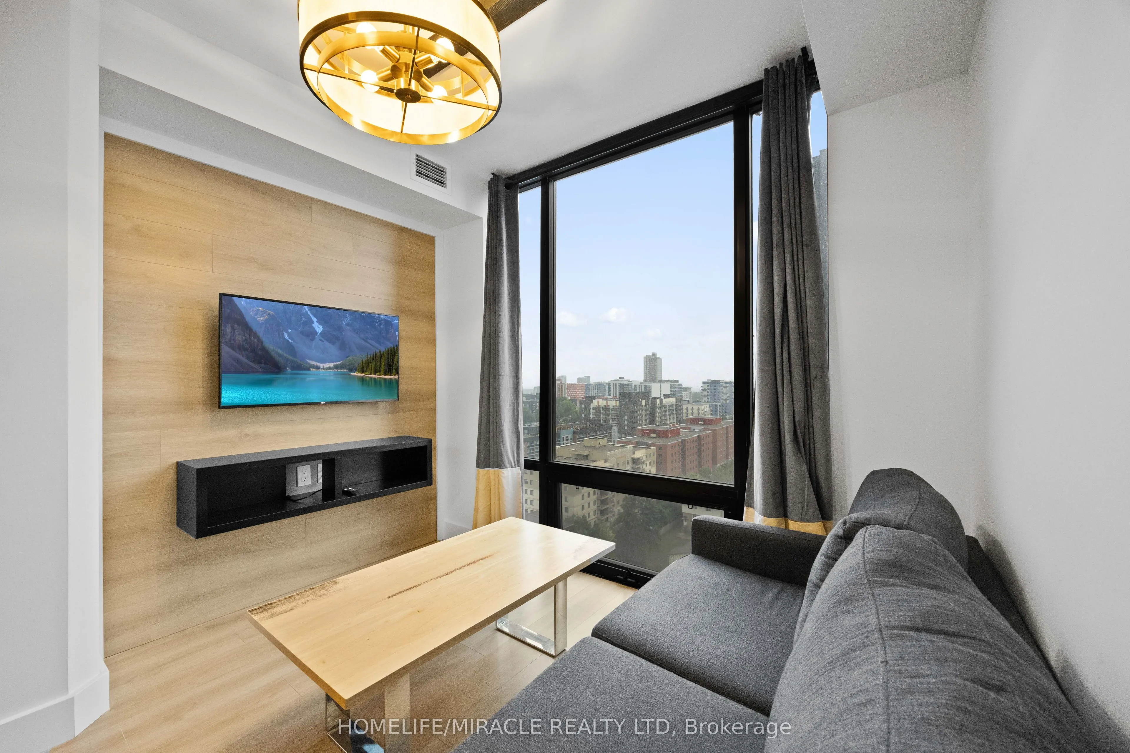 145 Columbia Street W, #1711