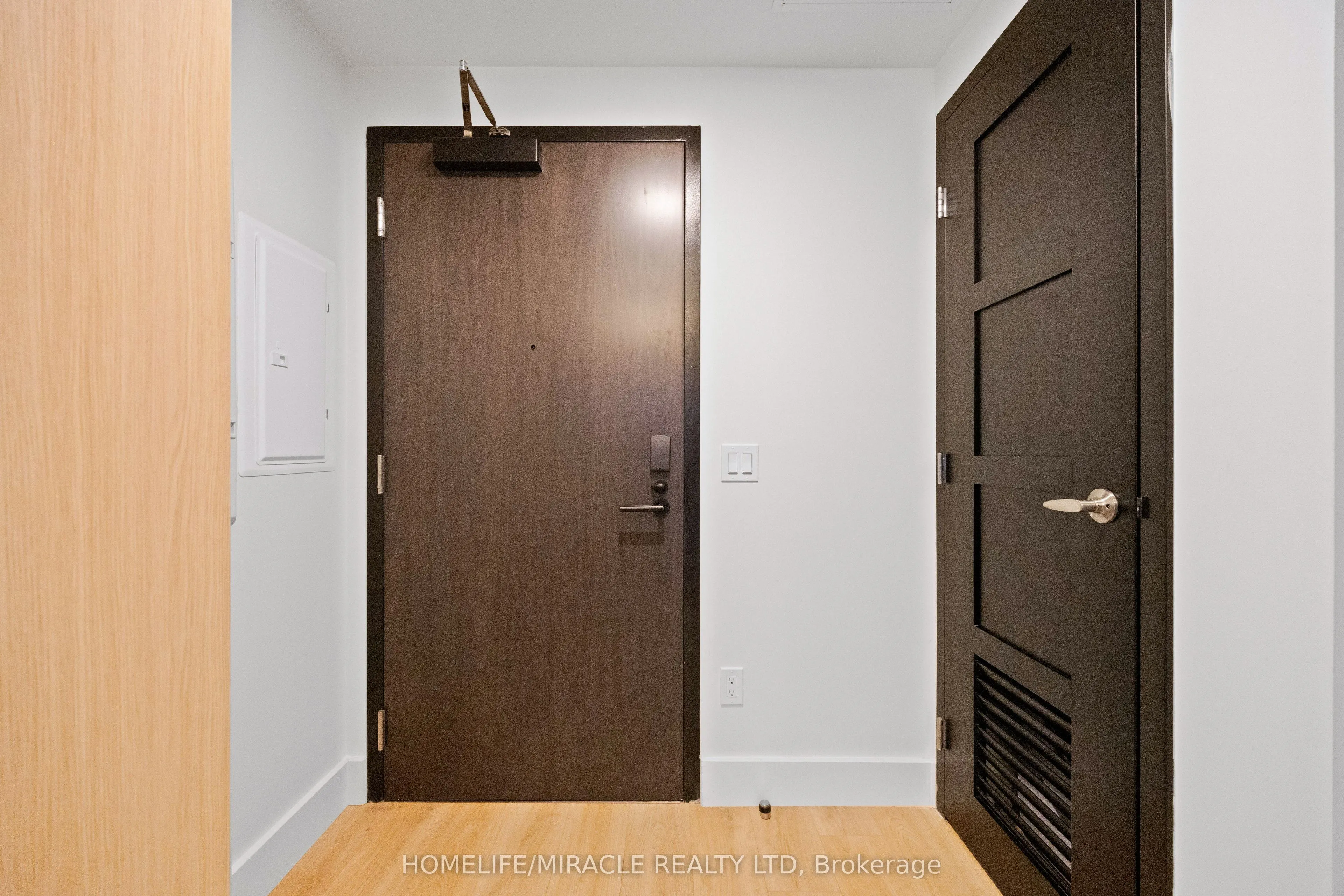 145 Columbia Street W, #1711