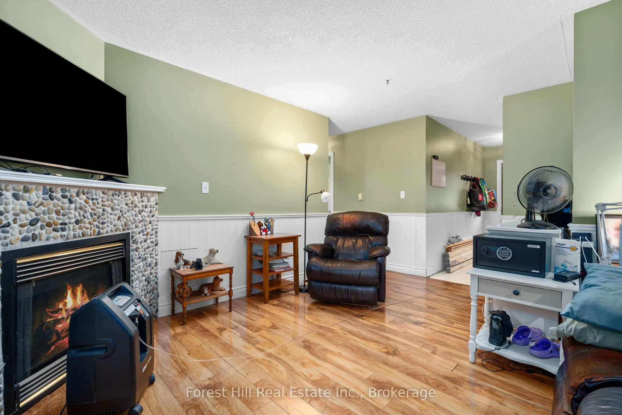 12 Crestview Drive