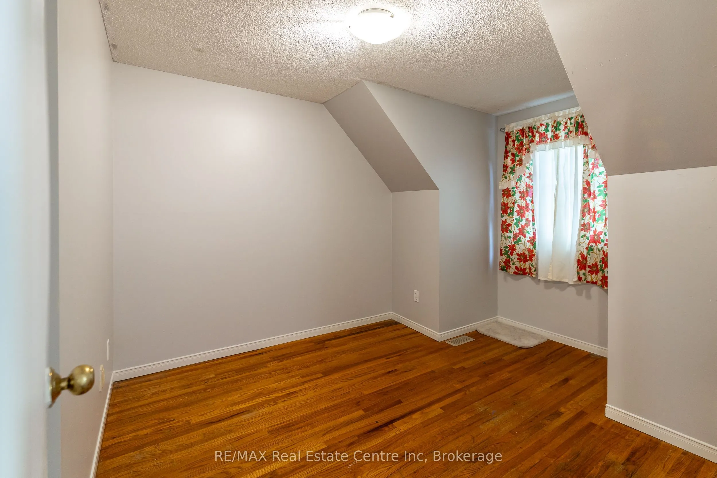 129 Victoria Road N, #74