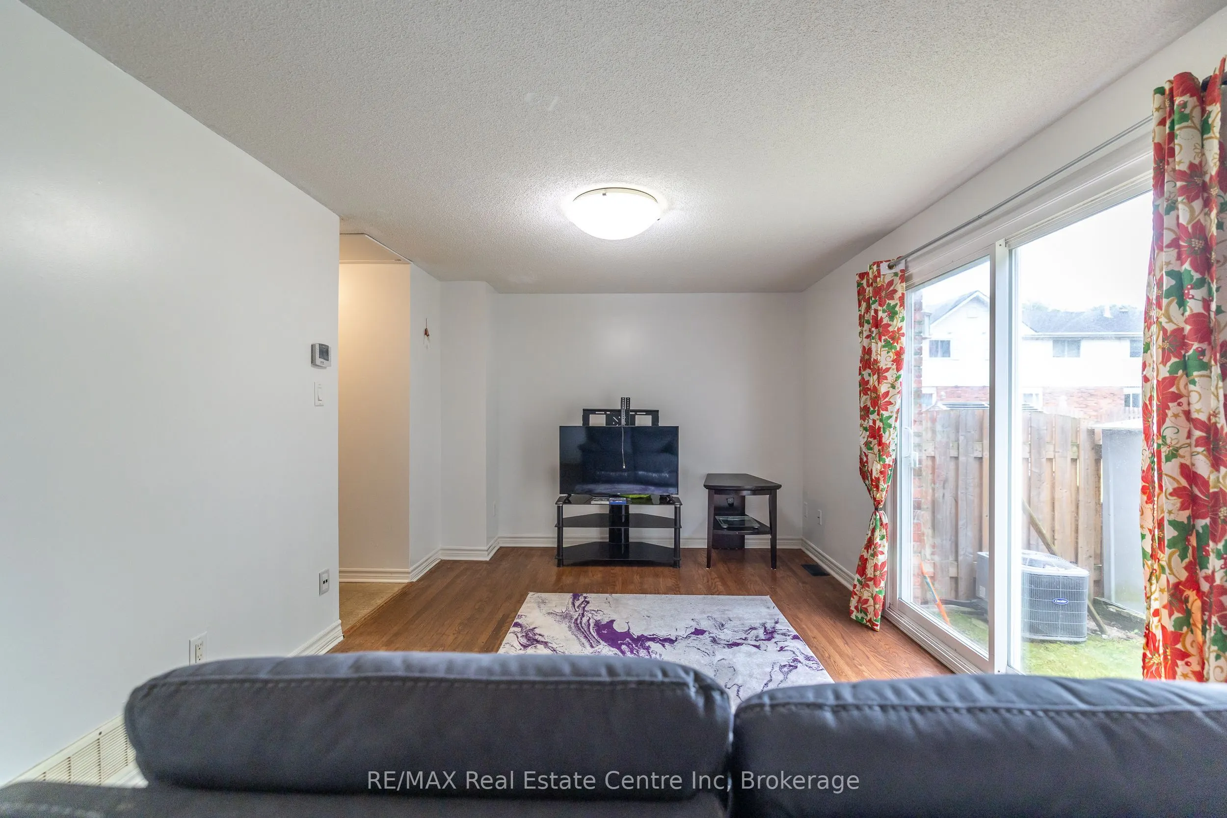 129 Victoria Road N, #74