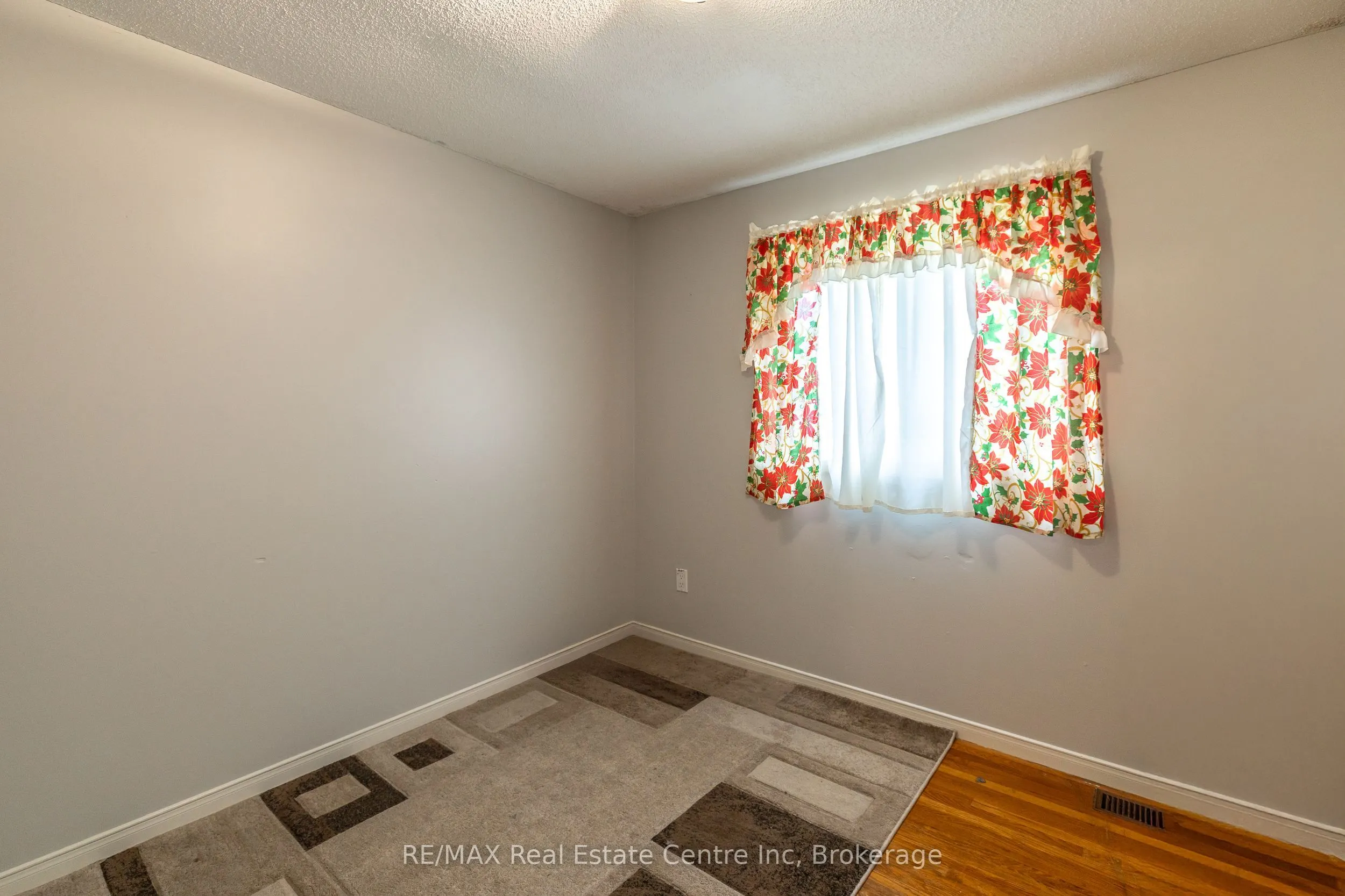 129 Victoria Road N, #74