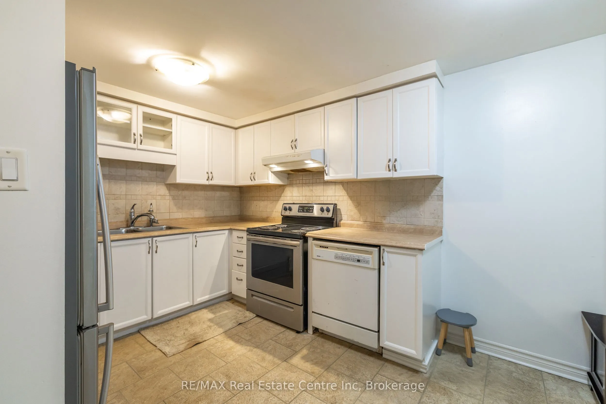 129 Victoria Road N, #74