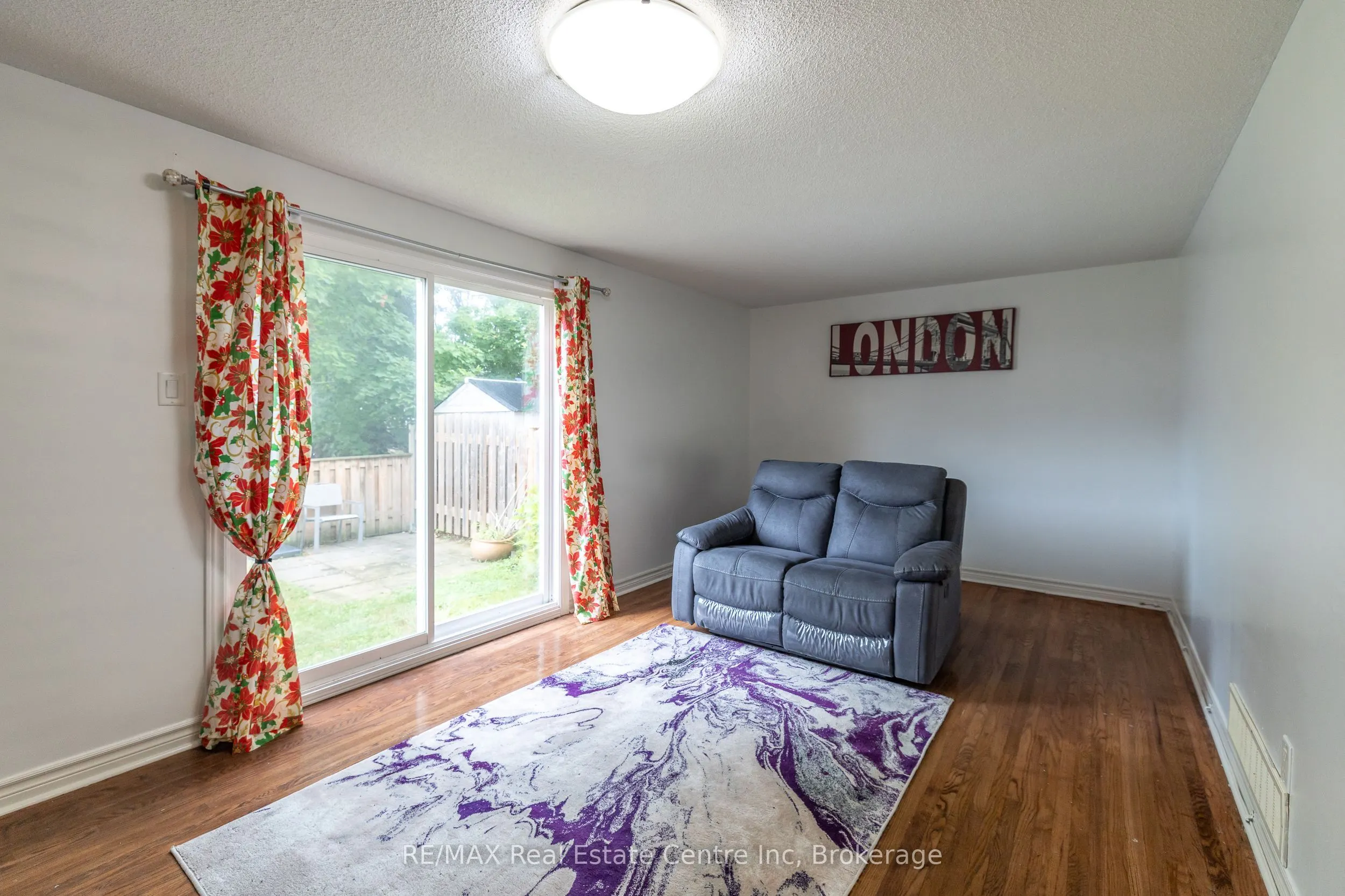 129 Victoria Road N, #74