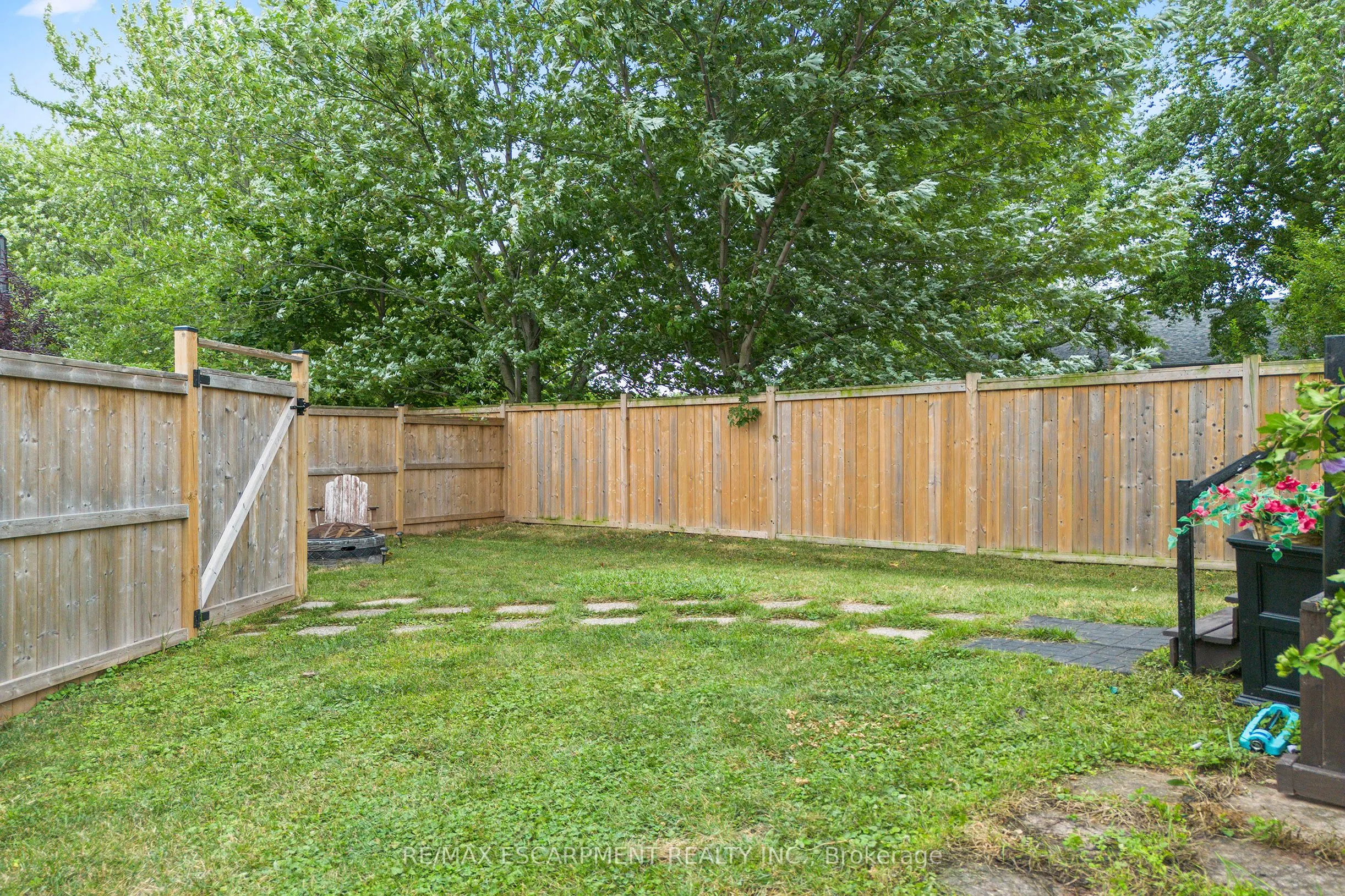 4297 East Avenue, #1