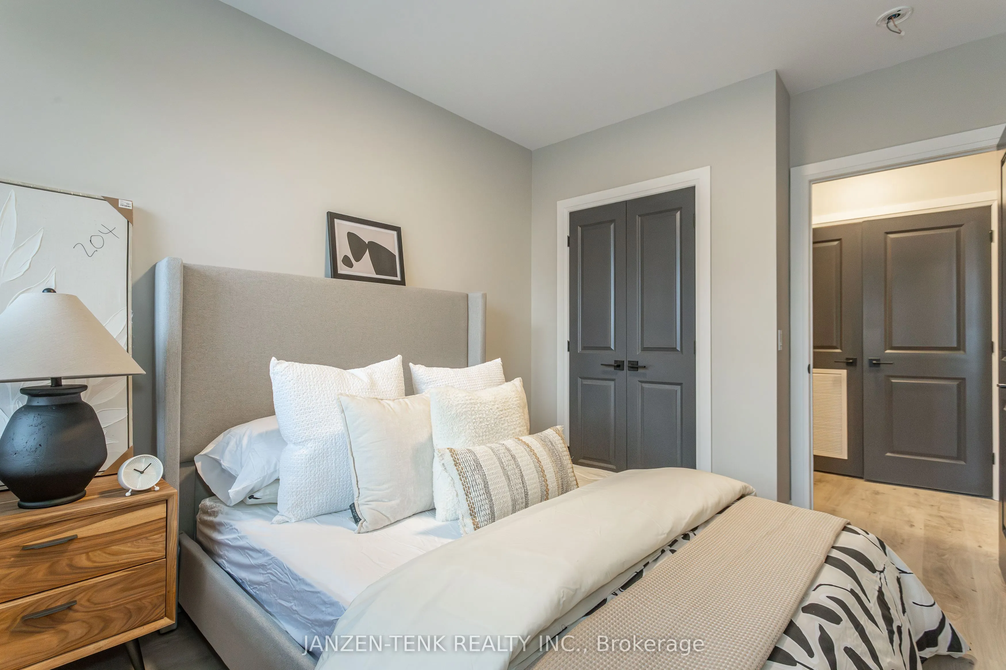 1150 Fanshawe Park Road E, #302