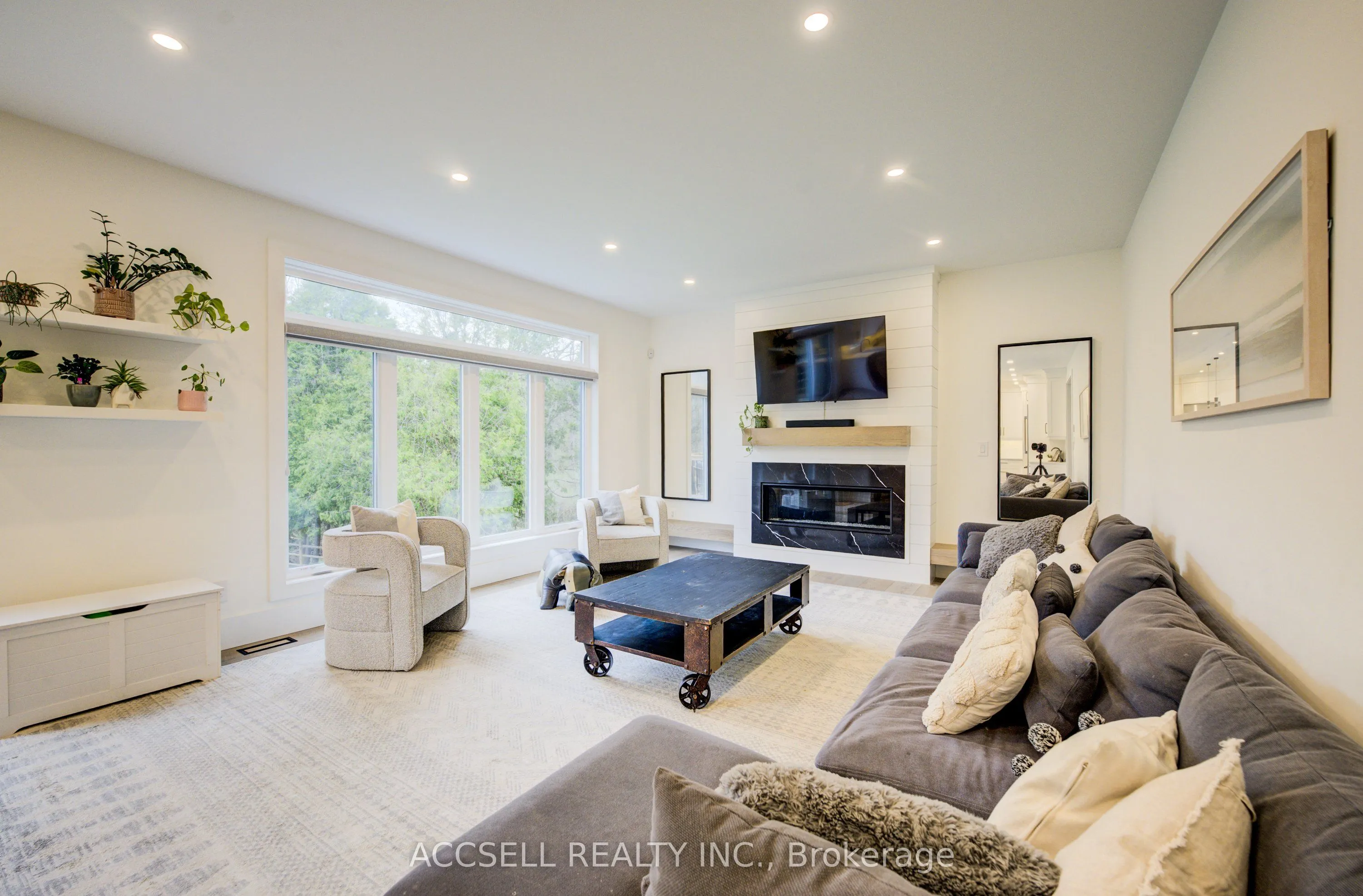 1095 Mineral Springs Road