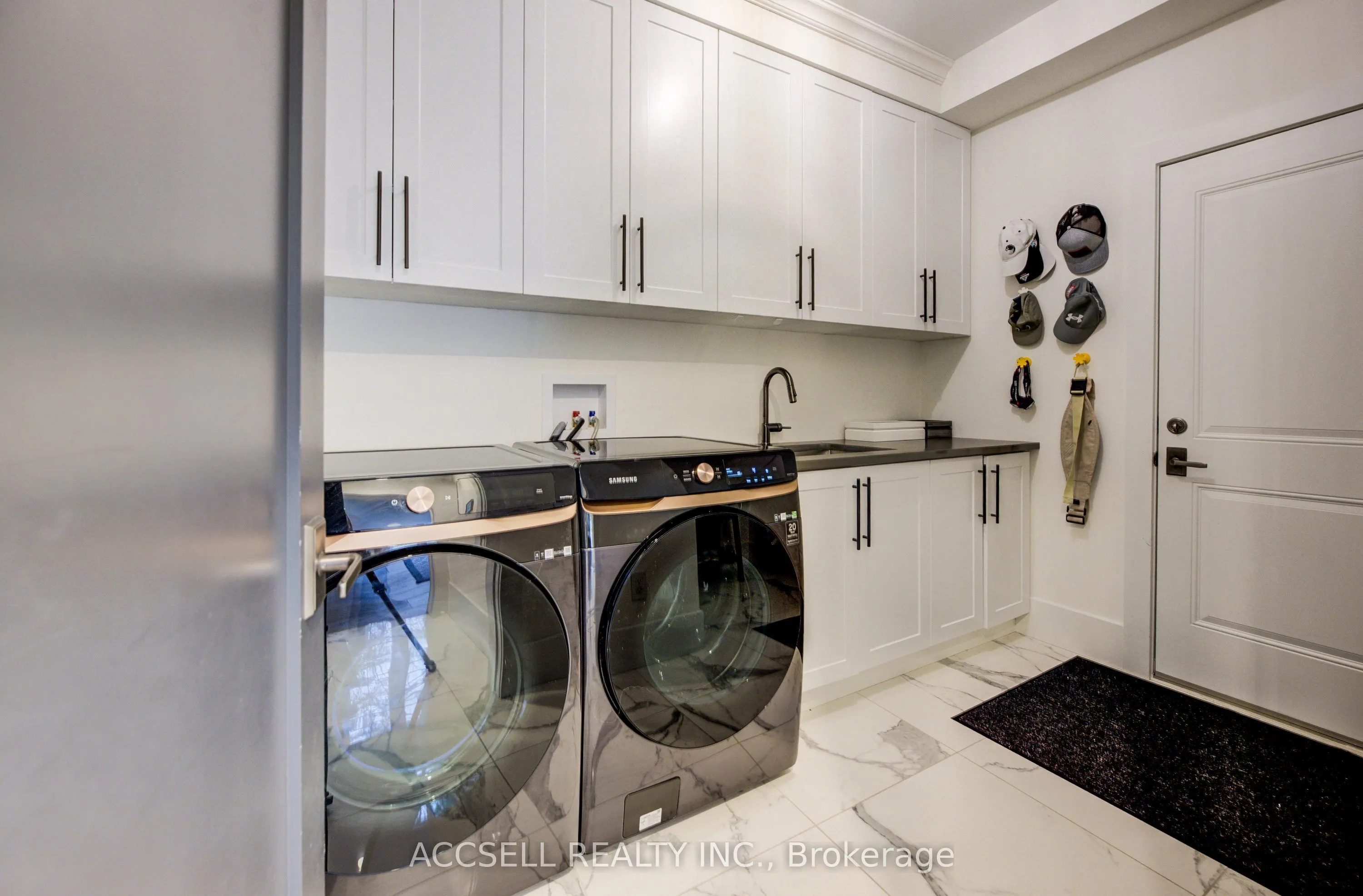 1095 Mineral Springs Road