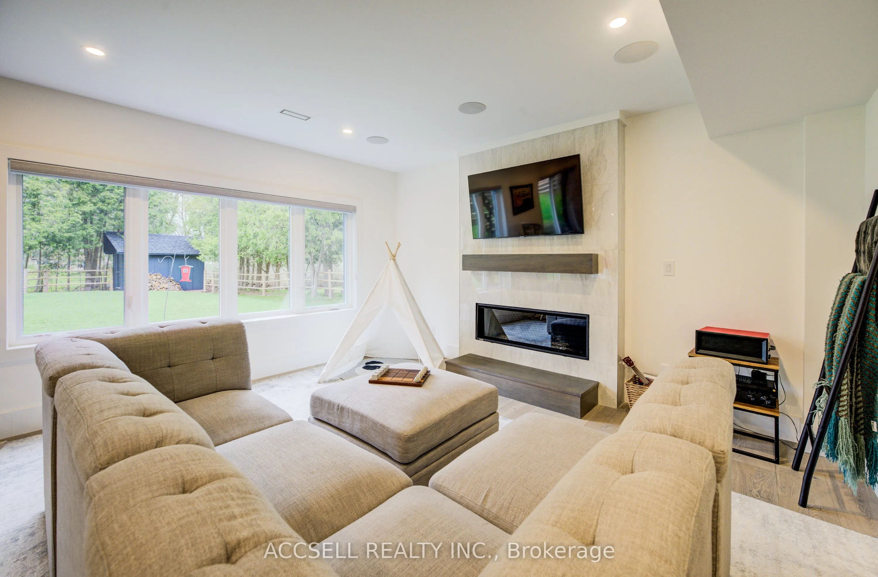 1095 Mineral Springs Road