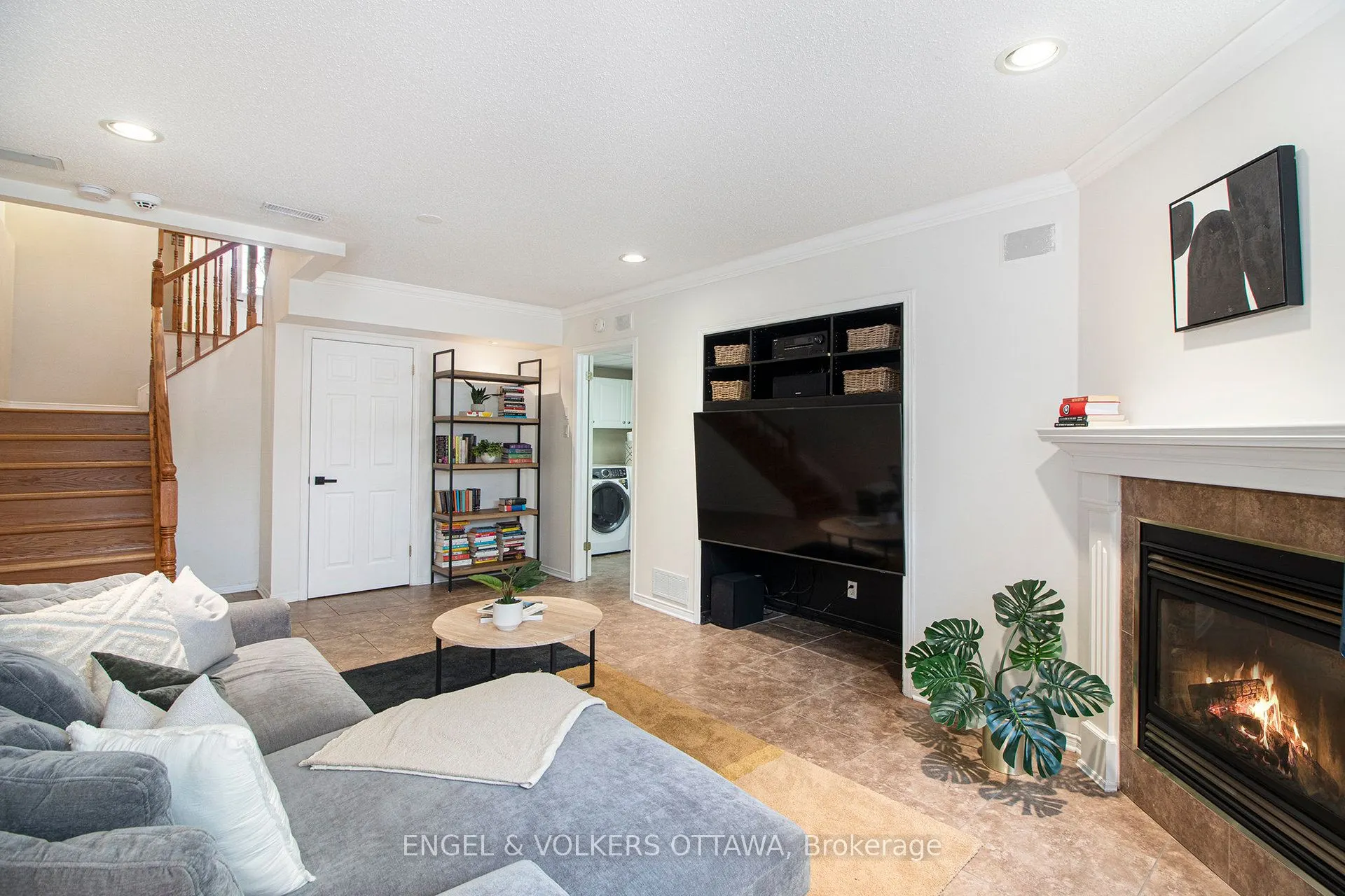 2047 Dorima Street