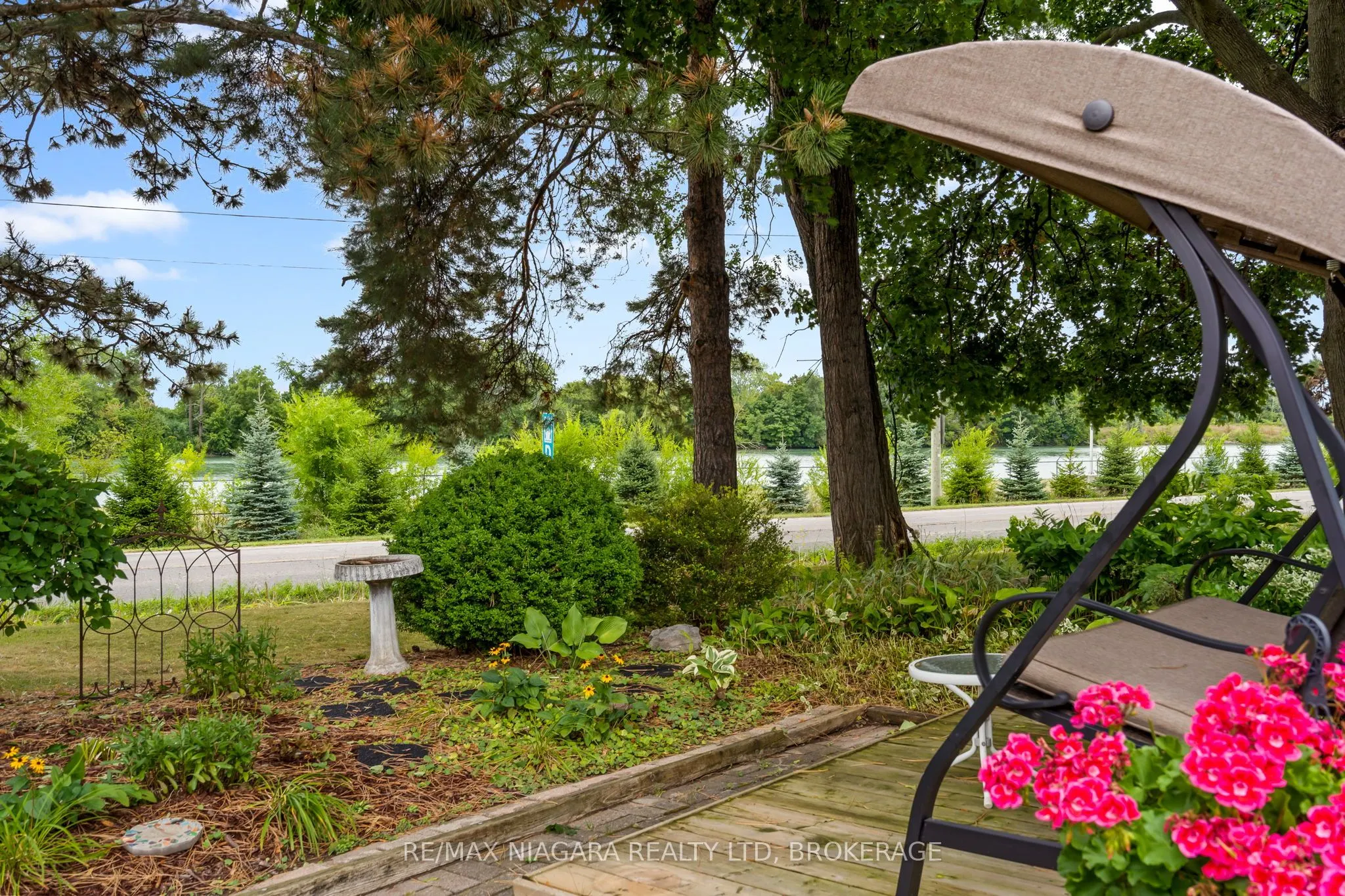 44 Lockview Crescent