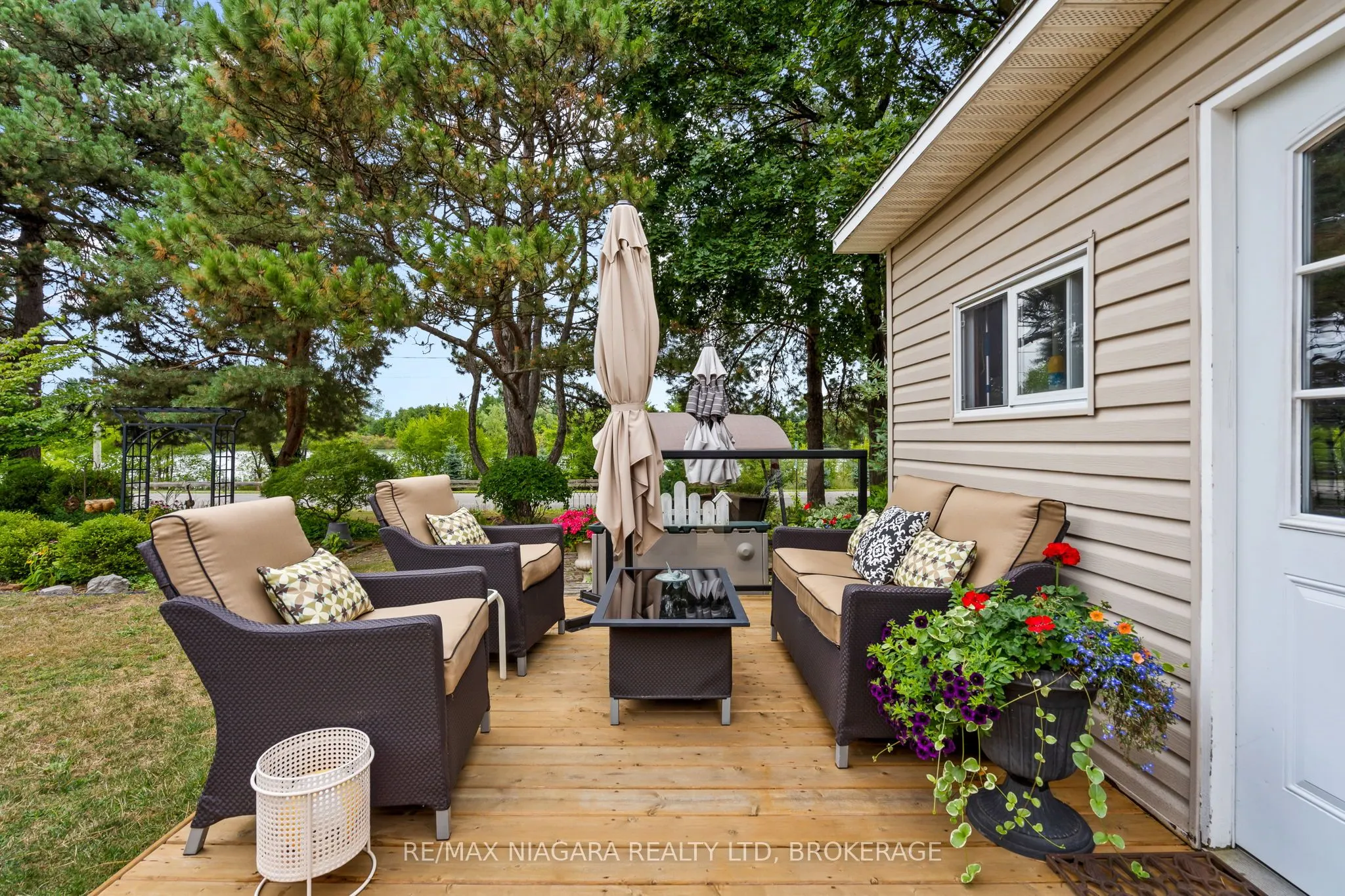 44 Lockview Crescent