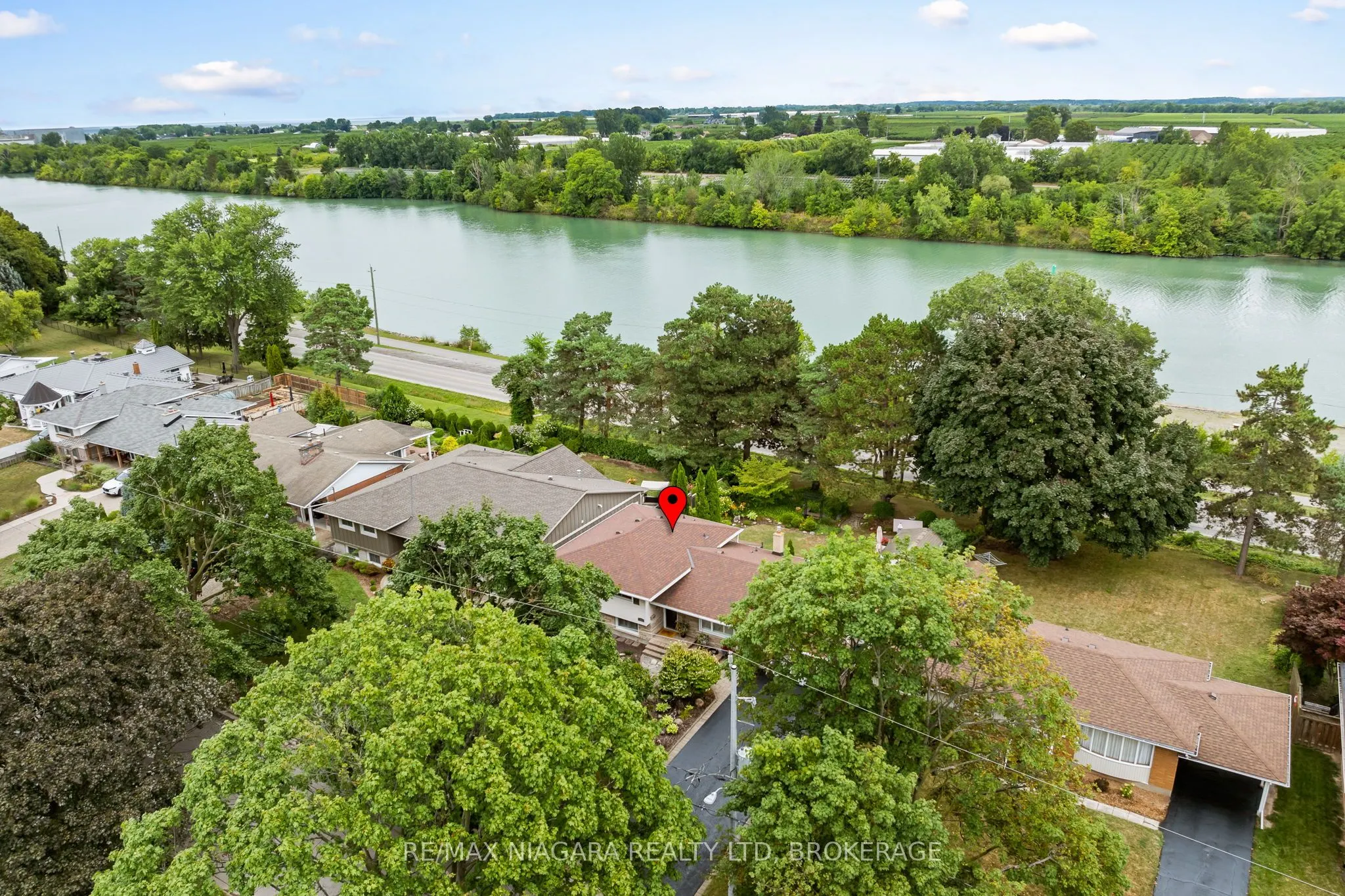 44 Lockview Crescent