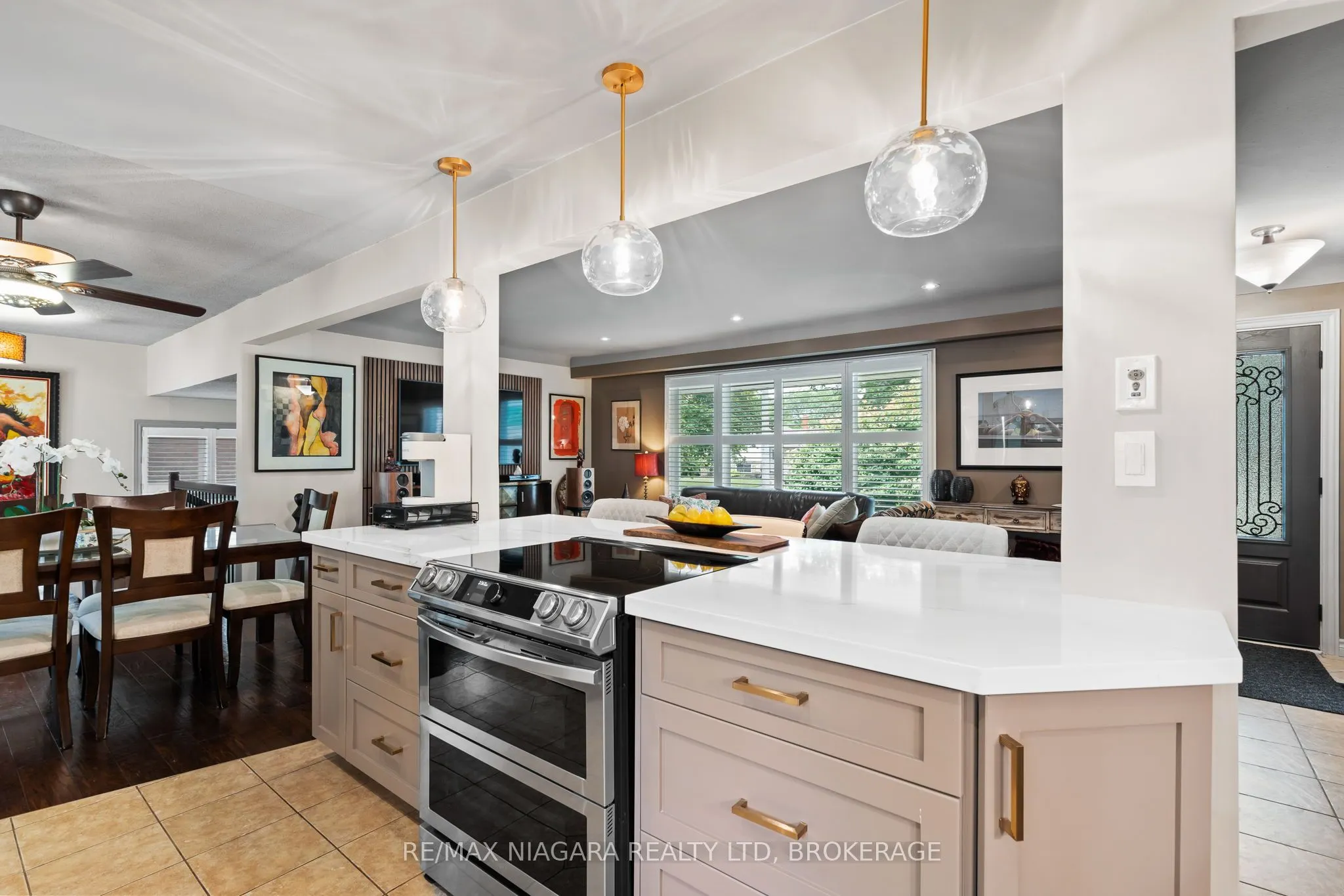 44 Lockview Crescent