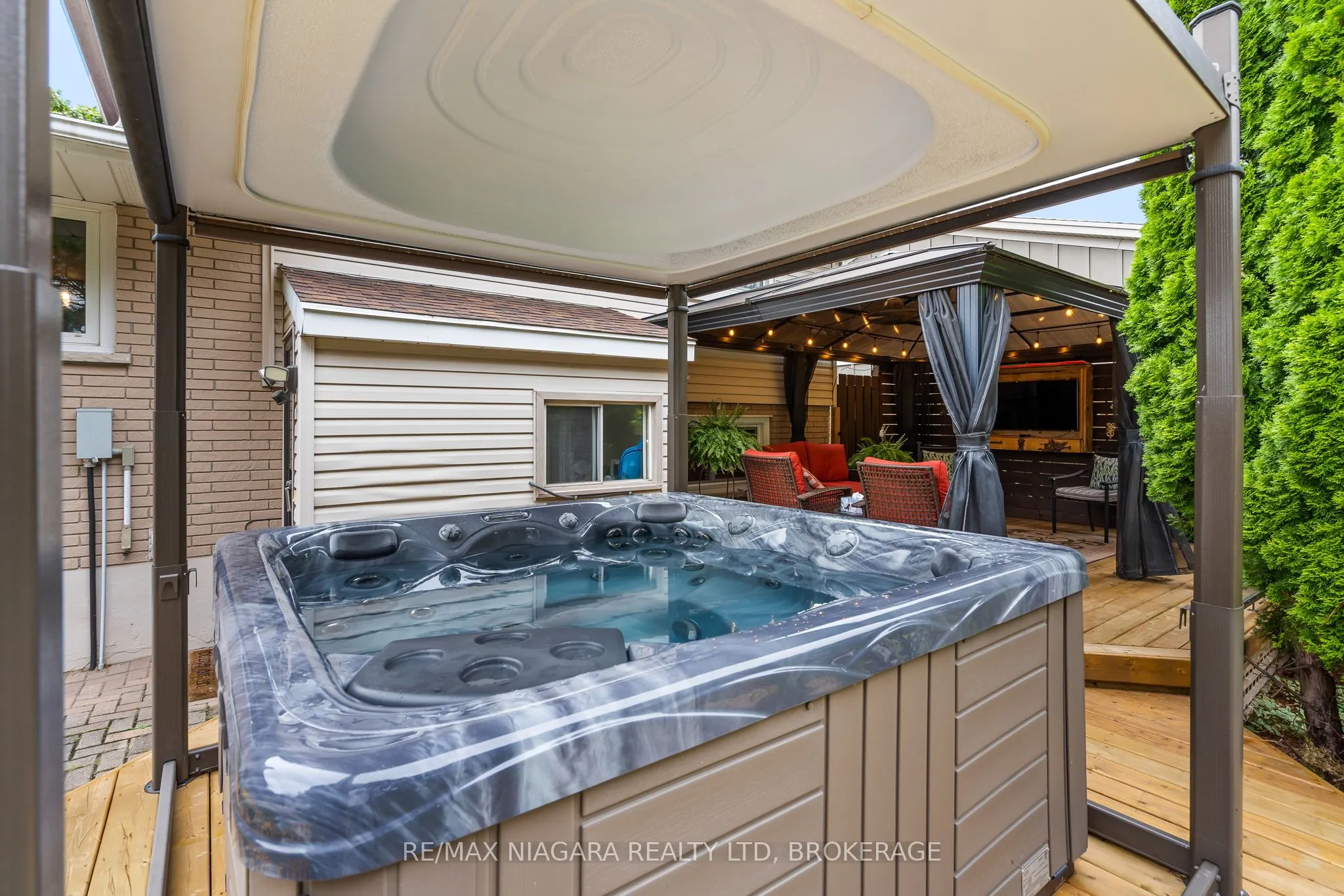 44 Lockview Crescent