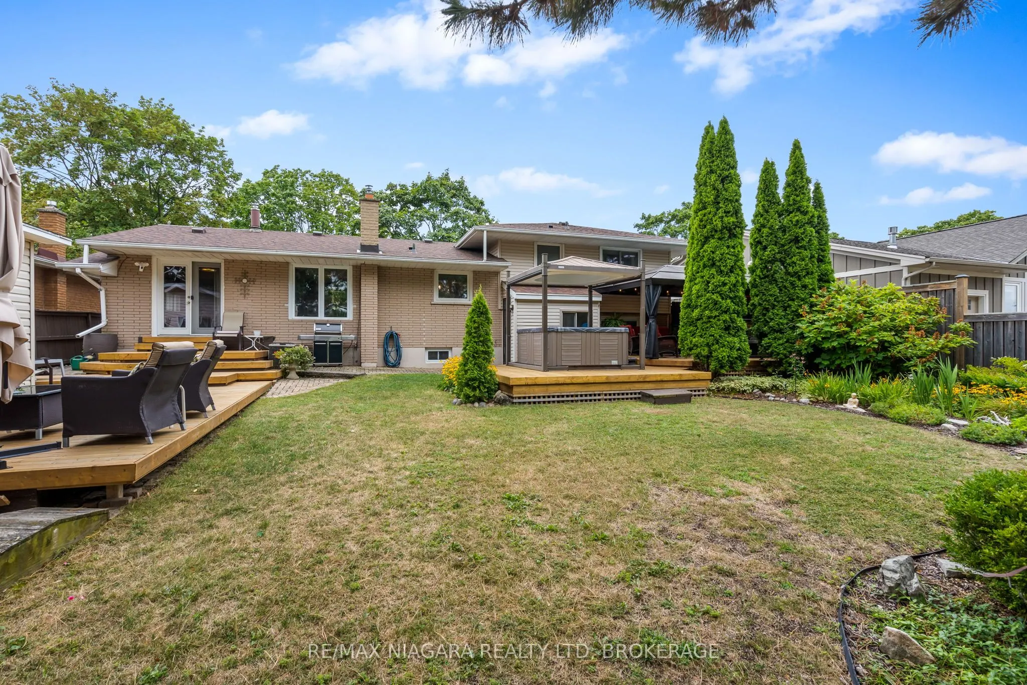 44 Lockview Crescent