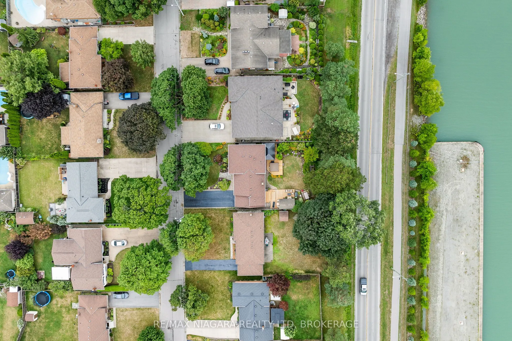 44 Lockview Crescent