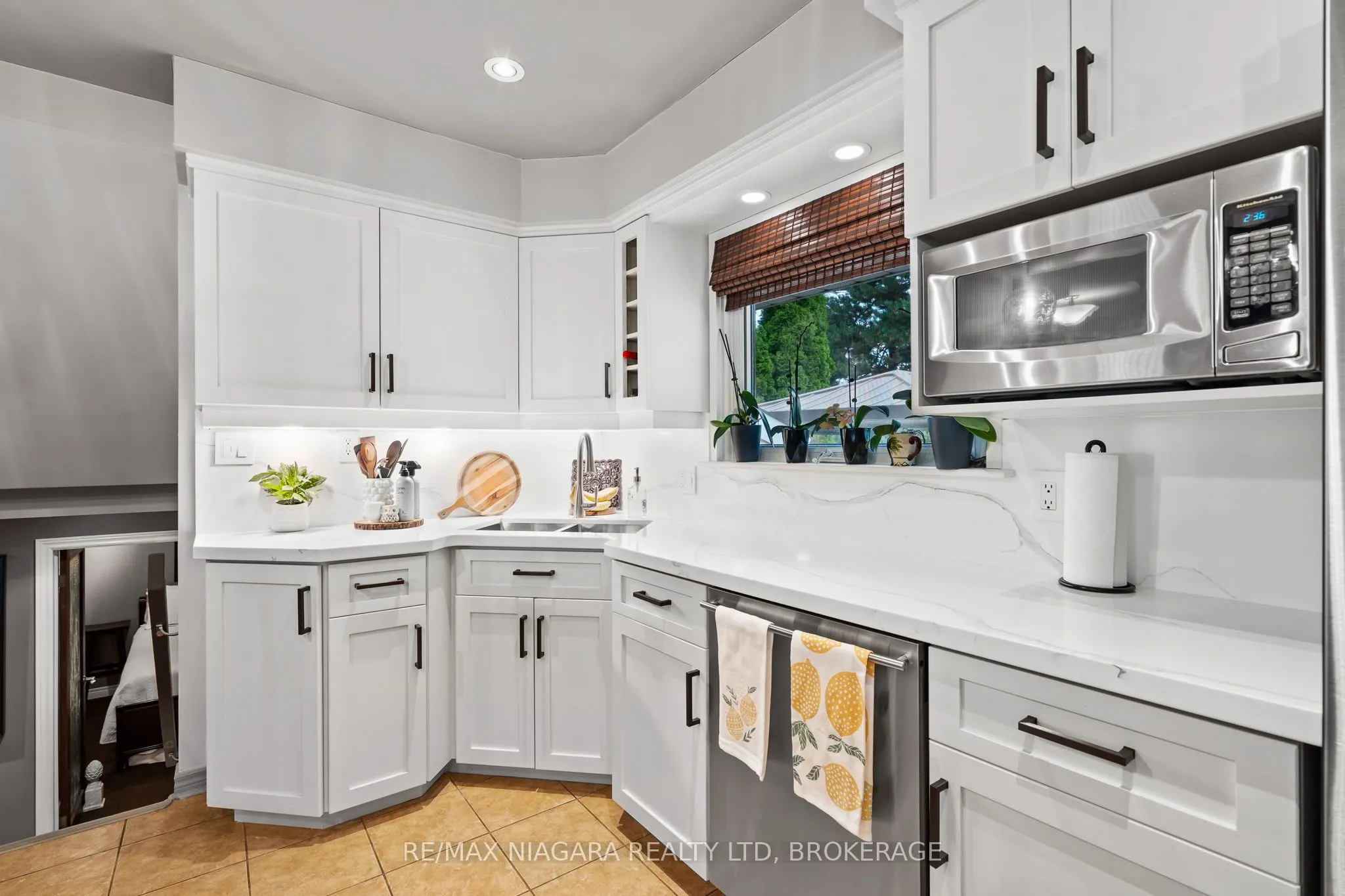 44 Lockview Crescent