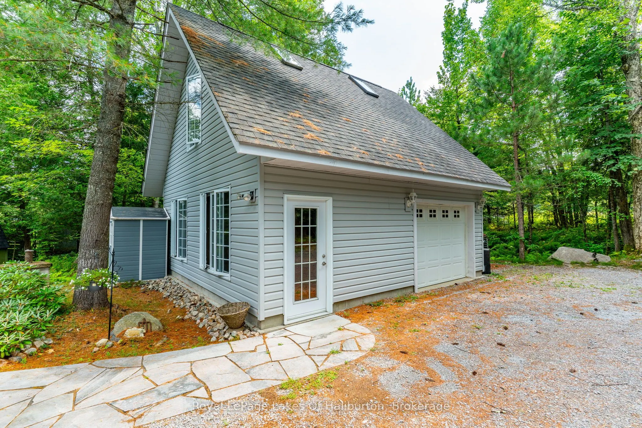 1049 Ninatigo Lane