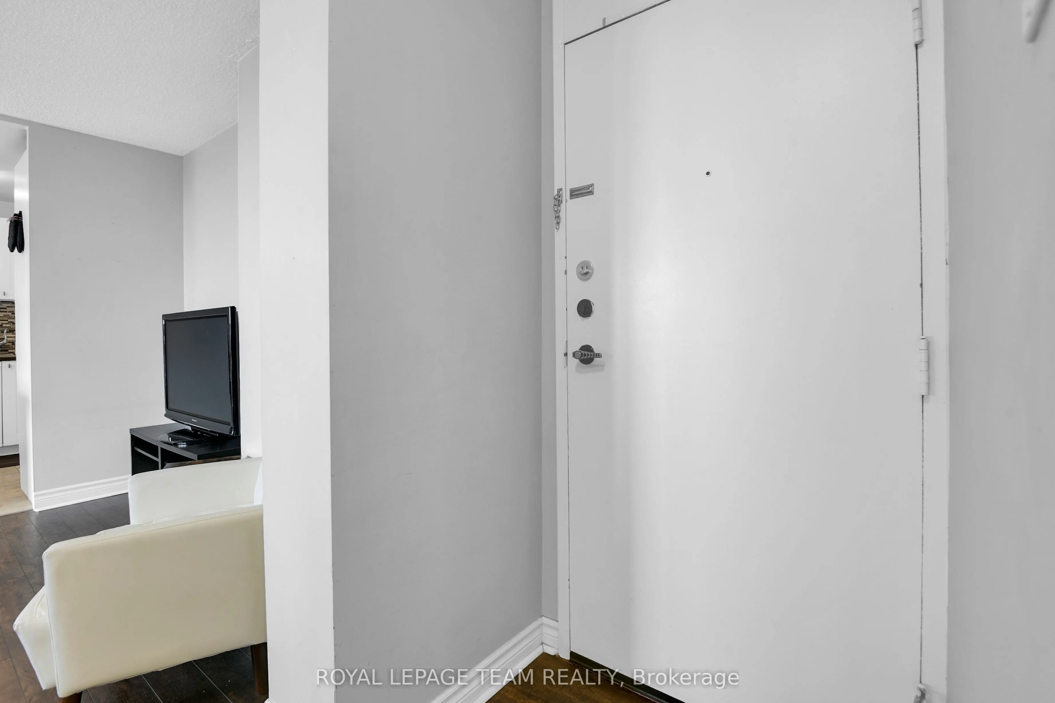 2000 Jasmine Crescent, #811