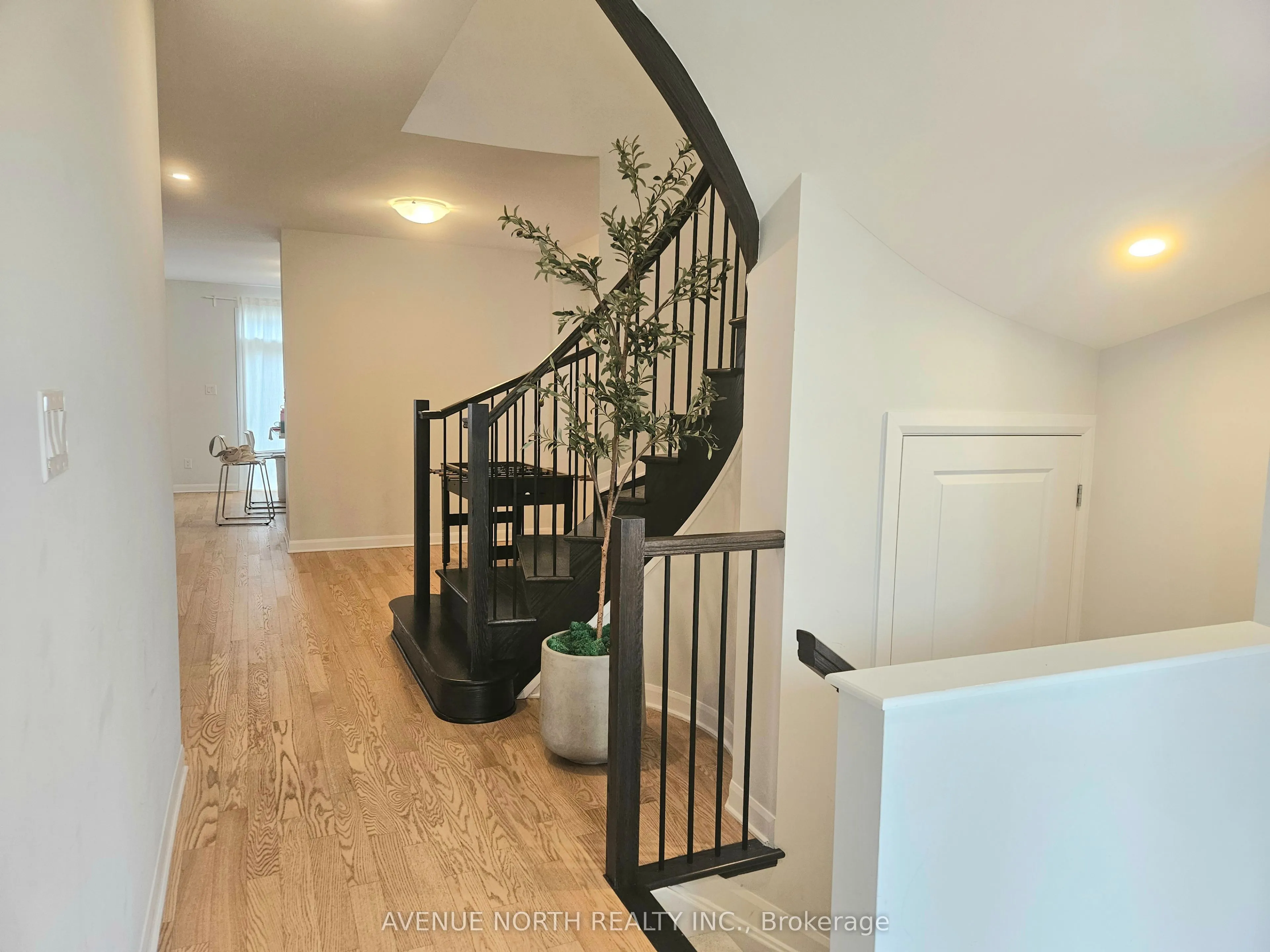 527 Anchor Circle