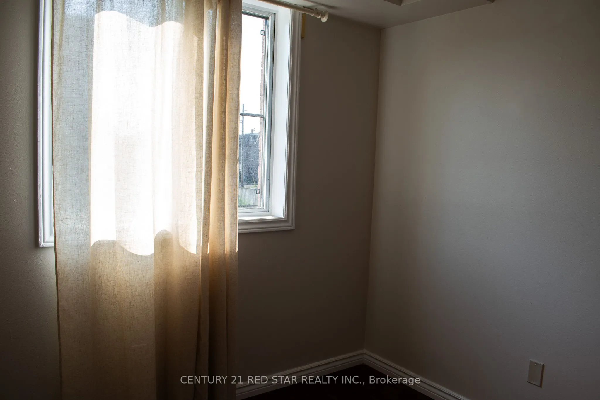 28 Victoria Avenue N, #206