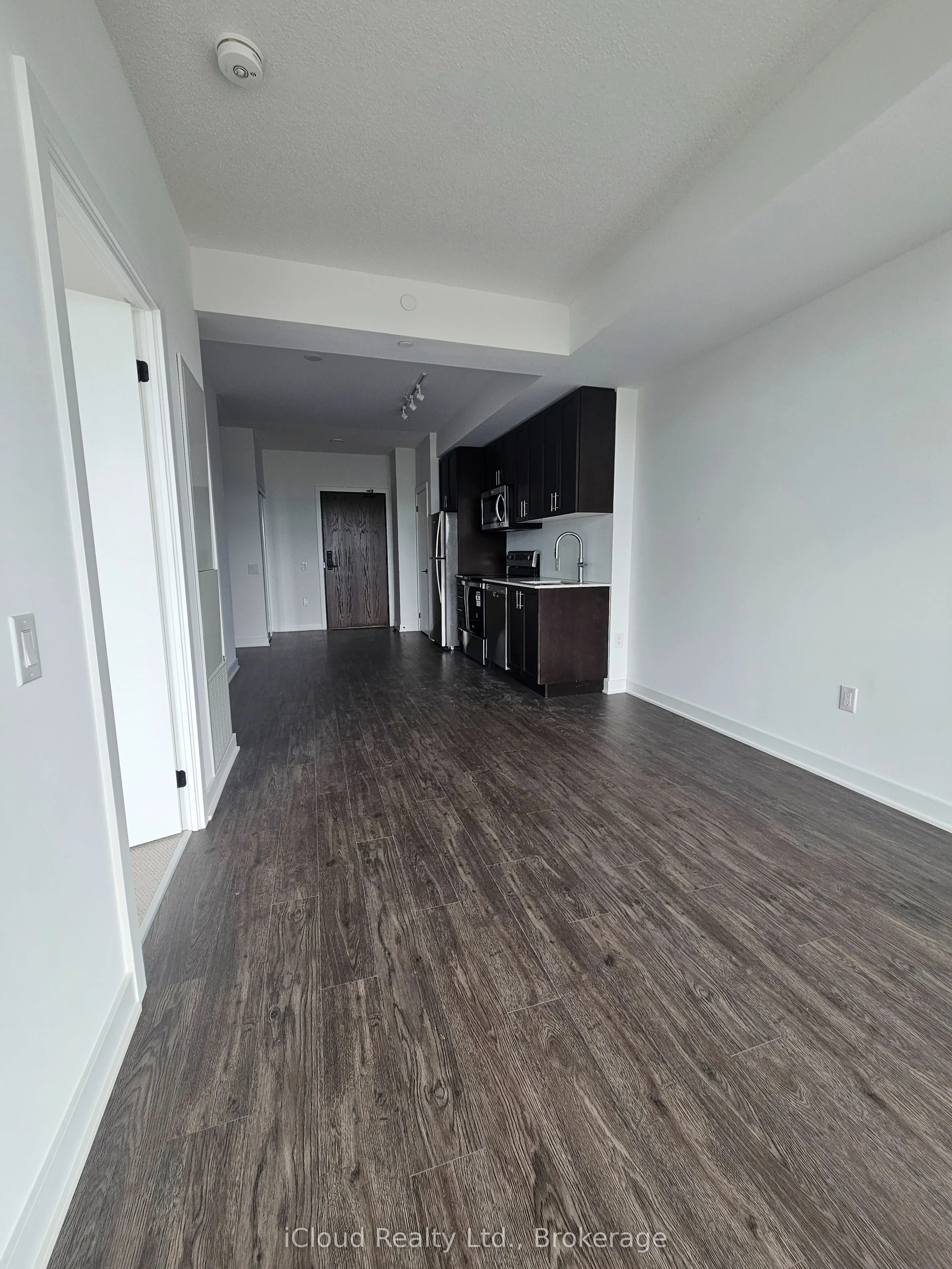 2782 Barton Street E, #403