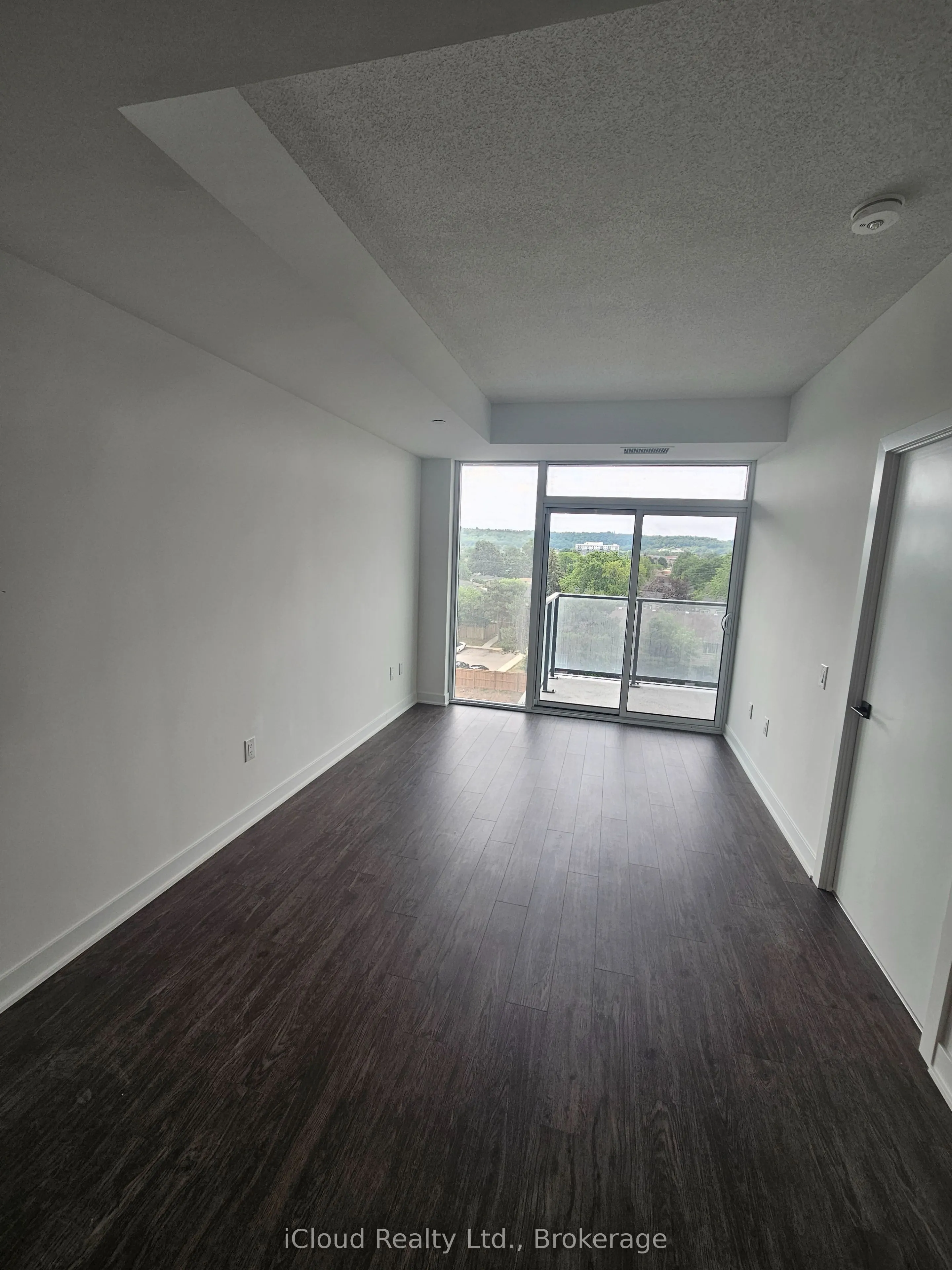 2782 Barton Street E, #403
