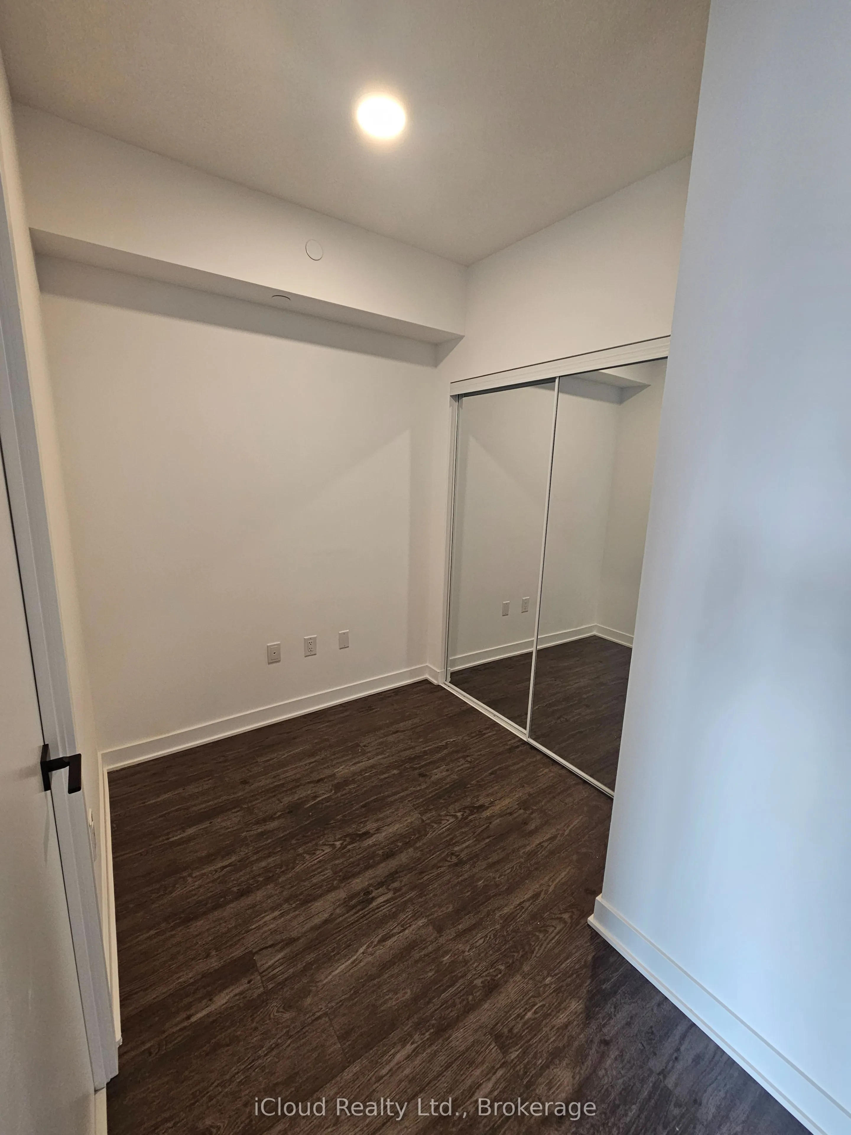 2782 Barton Street E, #403