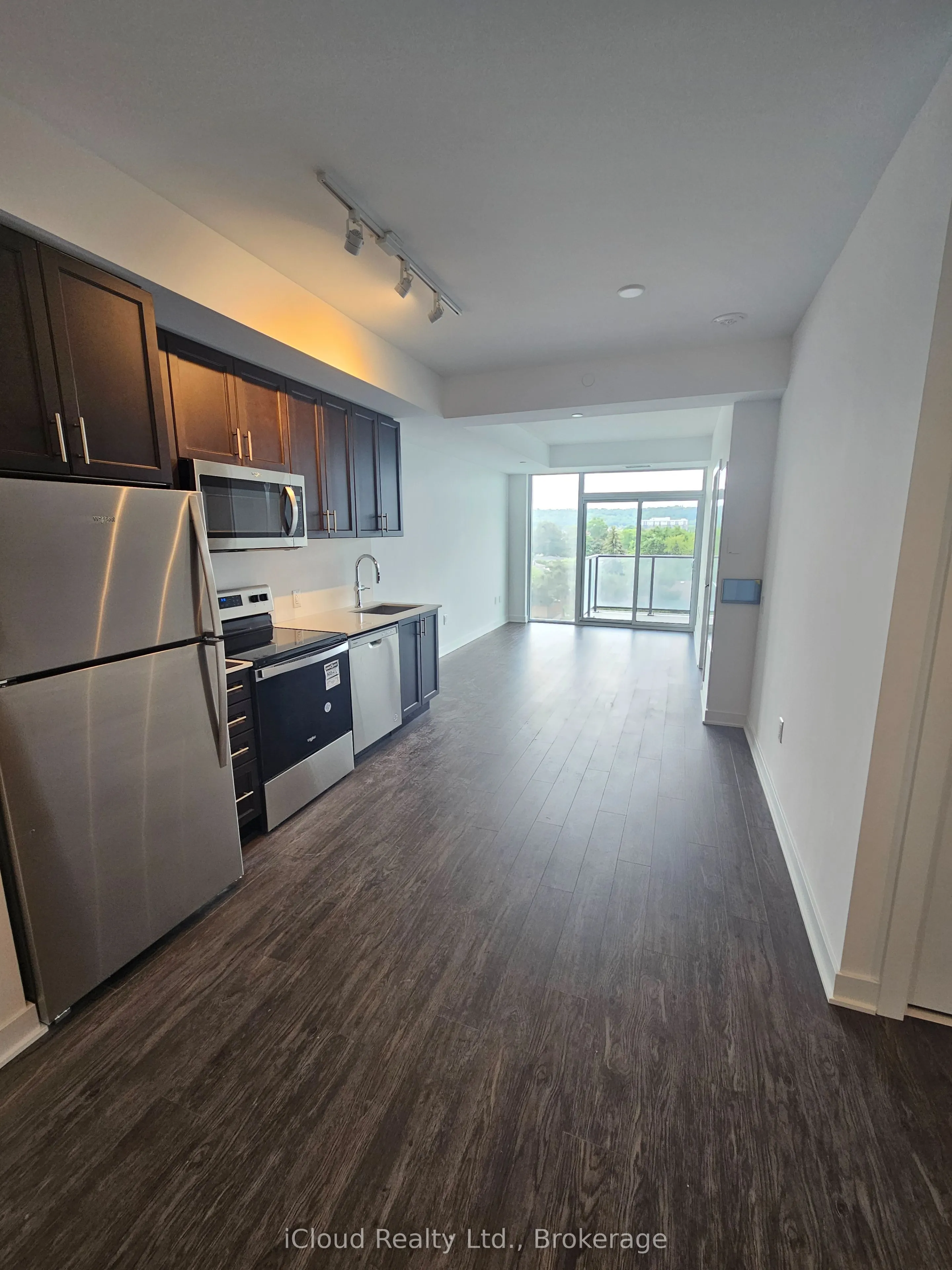 2782 Barton Street E, #403
